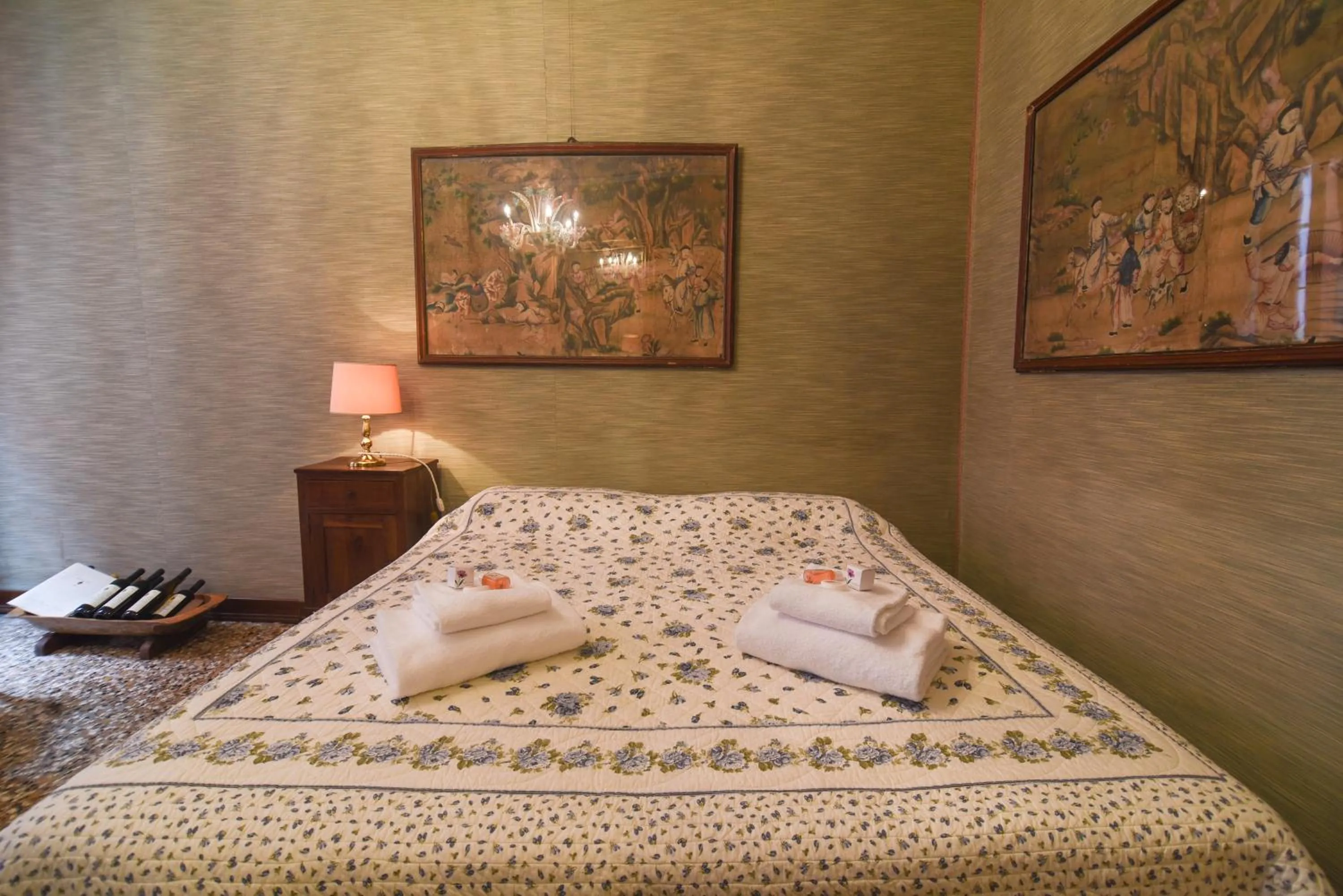 Bed in Palazzetto San Lio, Rialto