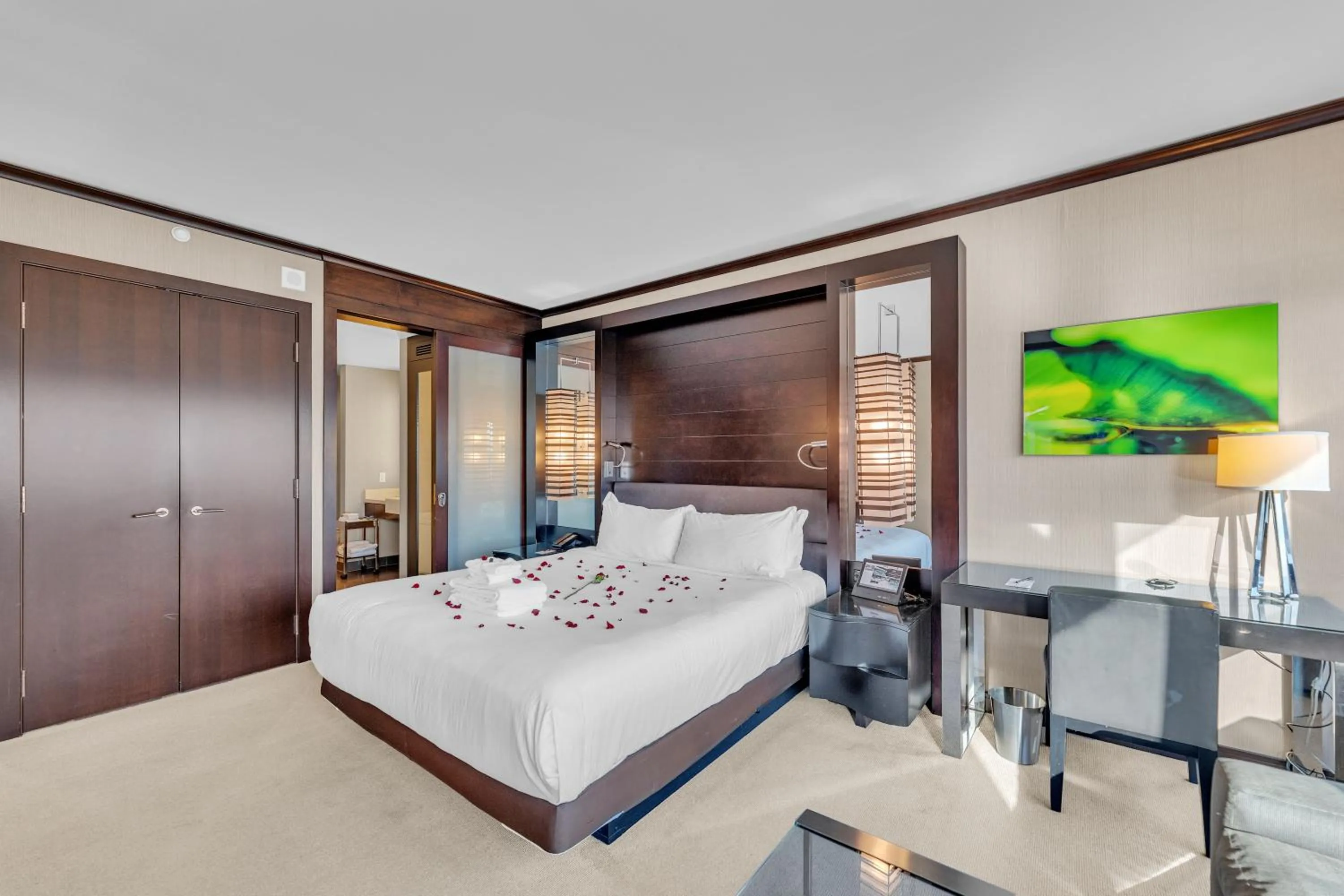 Bed in VDARA HOTEL Premium Studio Suite * FREE VALET PARKING