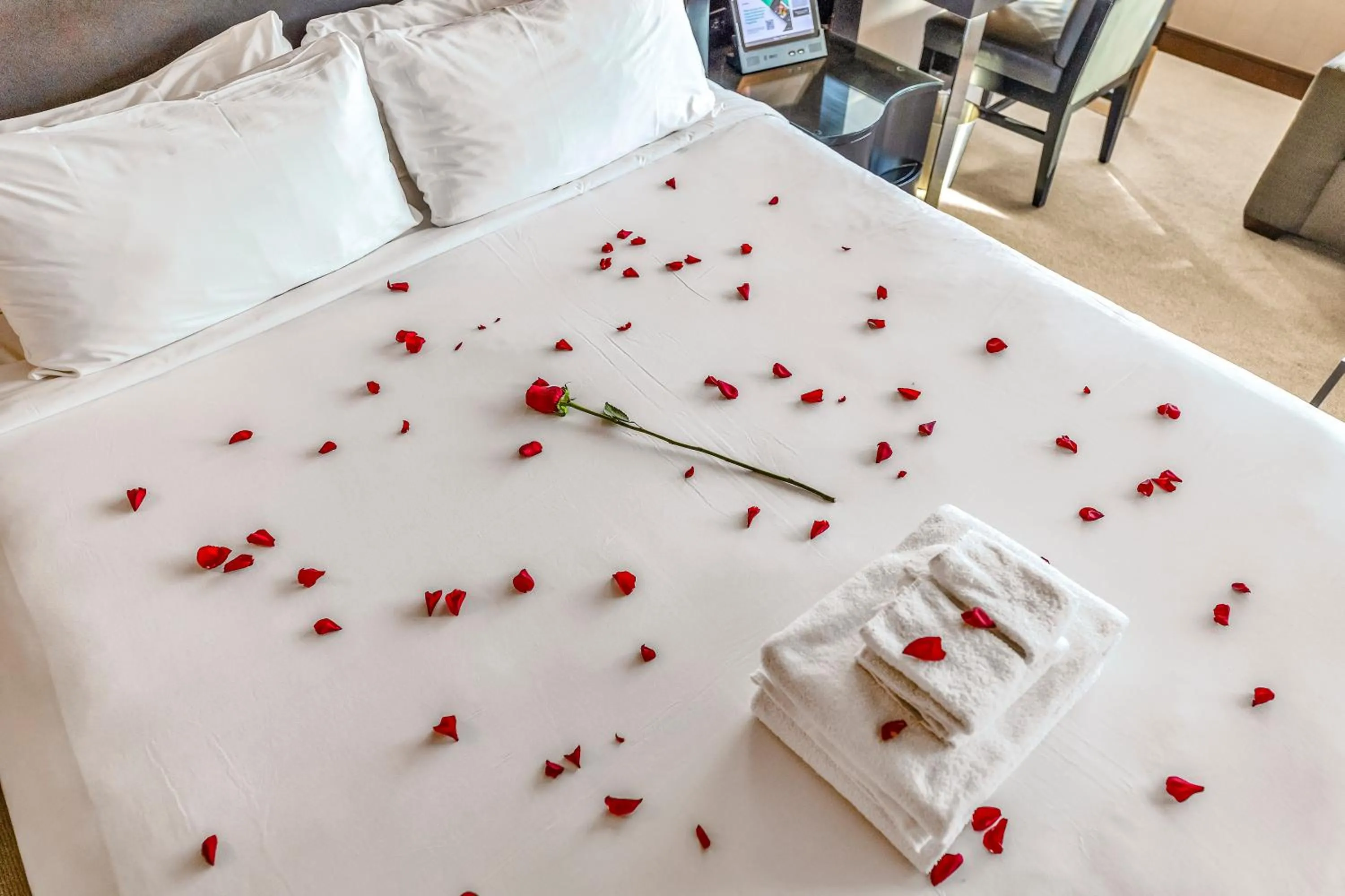 Bed in VDARA HOTEL Premium Studio Suite * FREE VALET PARKING