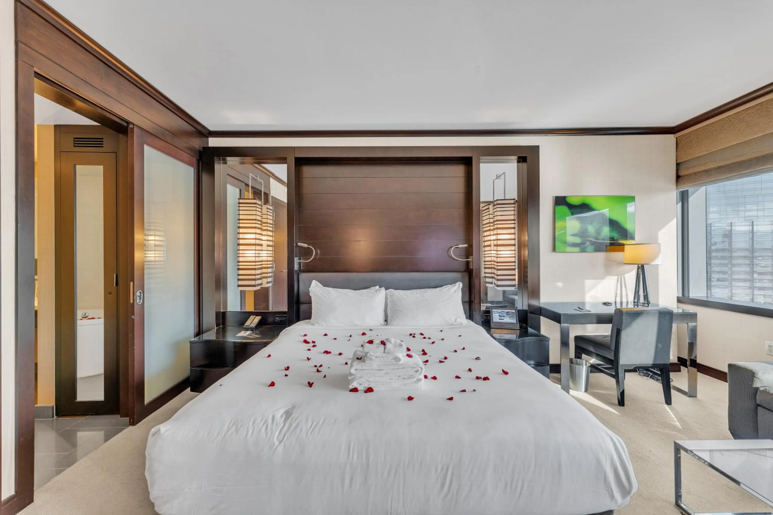 Bed in VDARA HOTEL Premium Studio Suite * FREE VALET PARKING