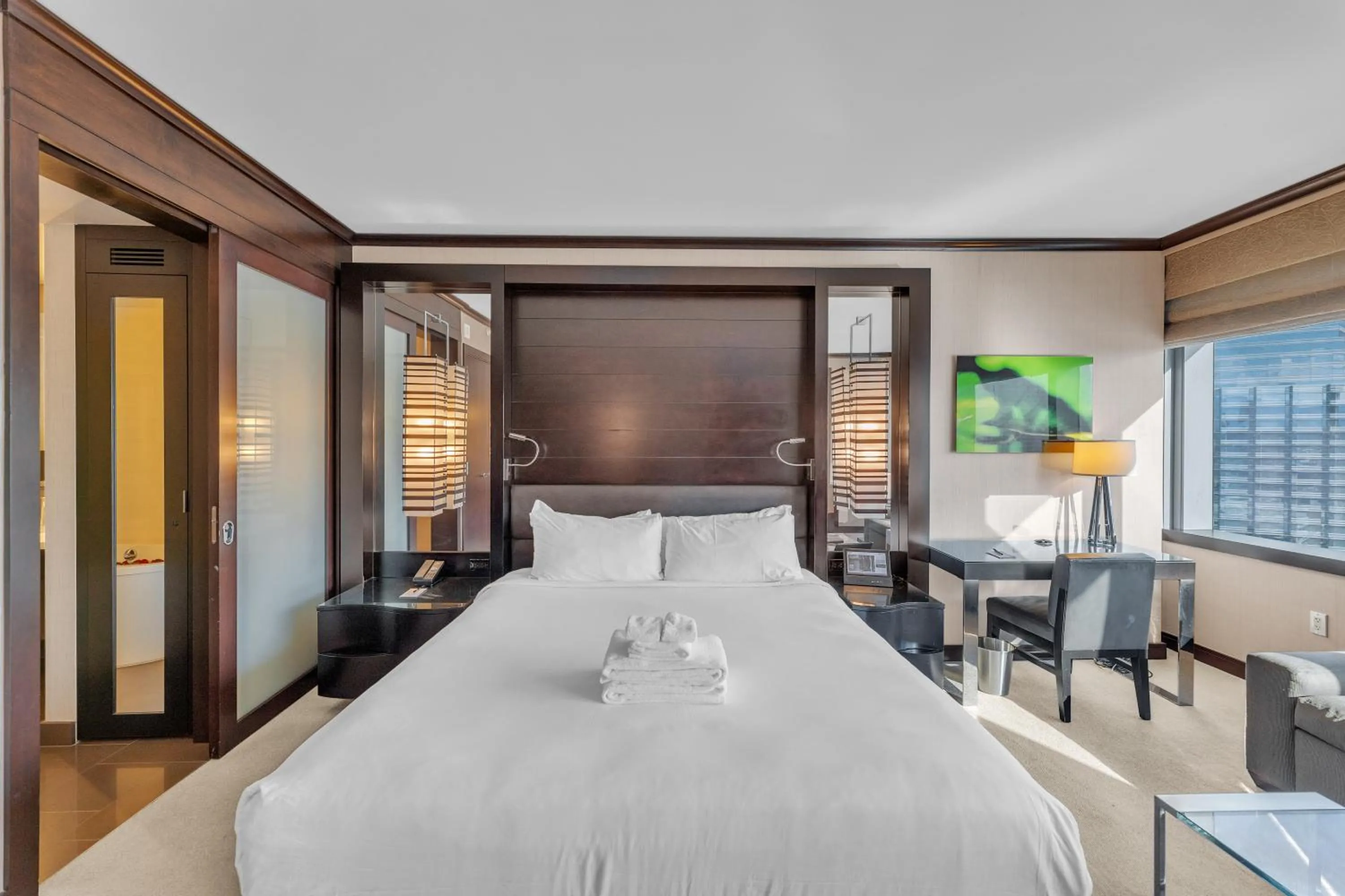 Bed in VDARA HOTEL Premium Studio Suite * FREE VALET PARKING