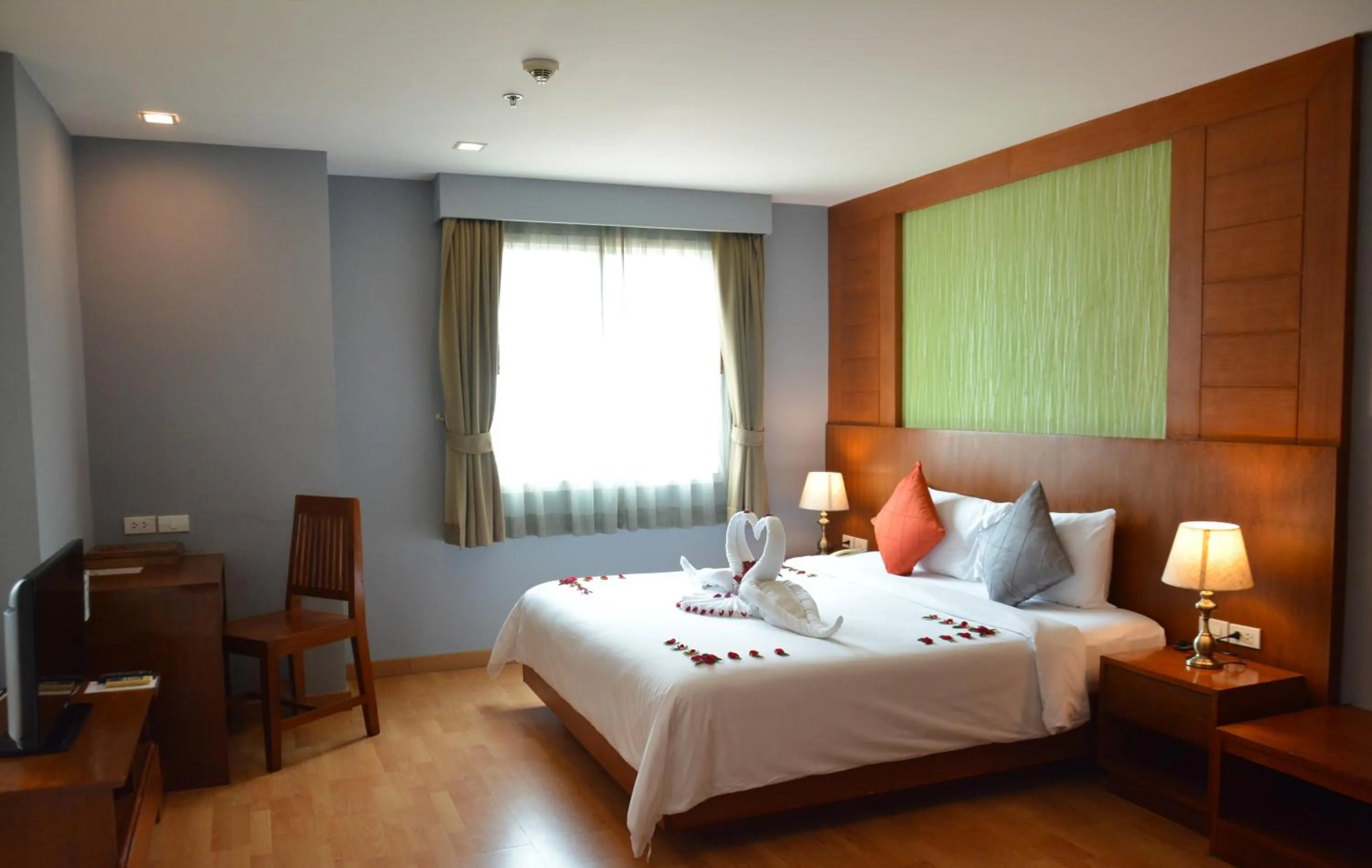 Bed in Elite Suites Patong