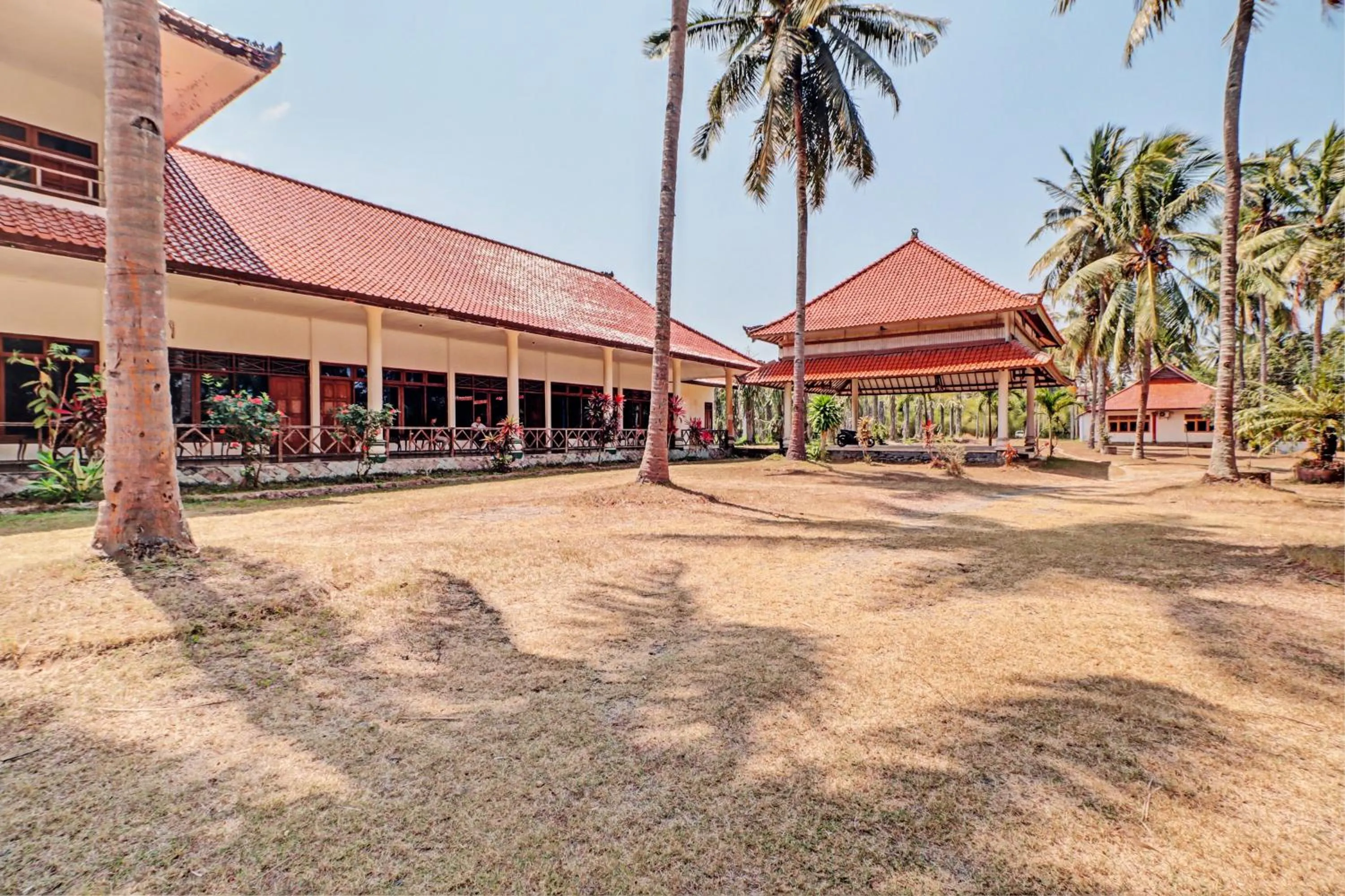 Facade/entrance in Capital O 93236 Hotel Hapel Negara