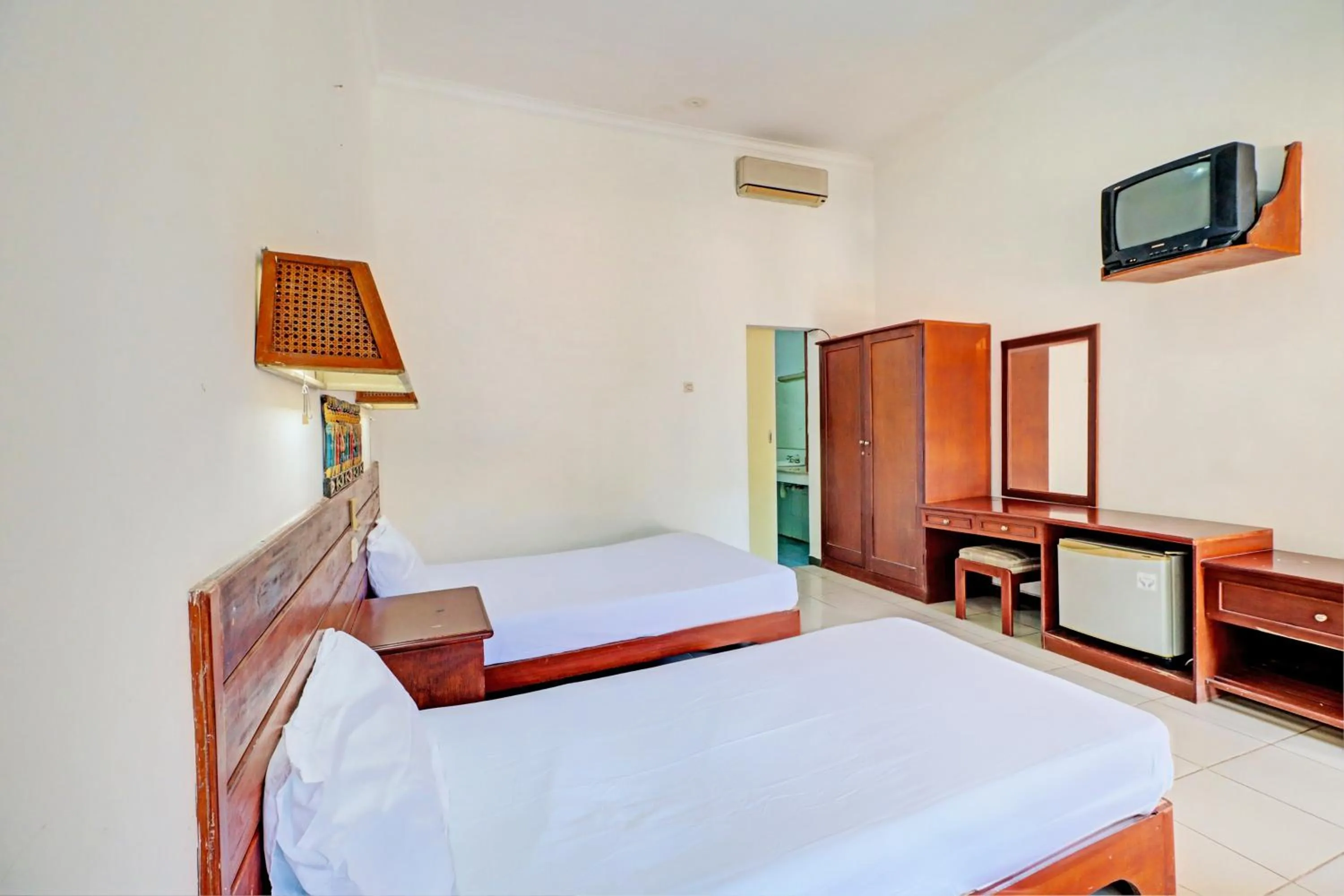 Bedroom, Bed in Capital O 93236 Hotel Hapel Negara