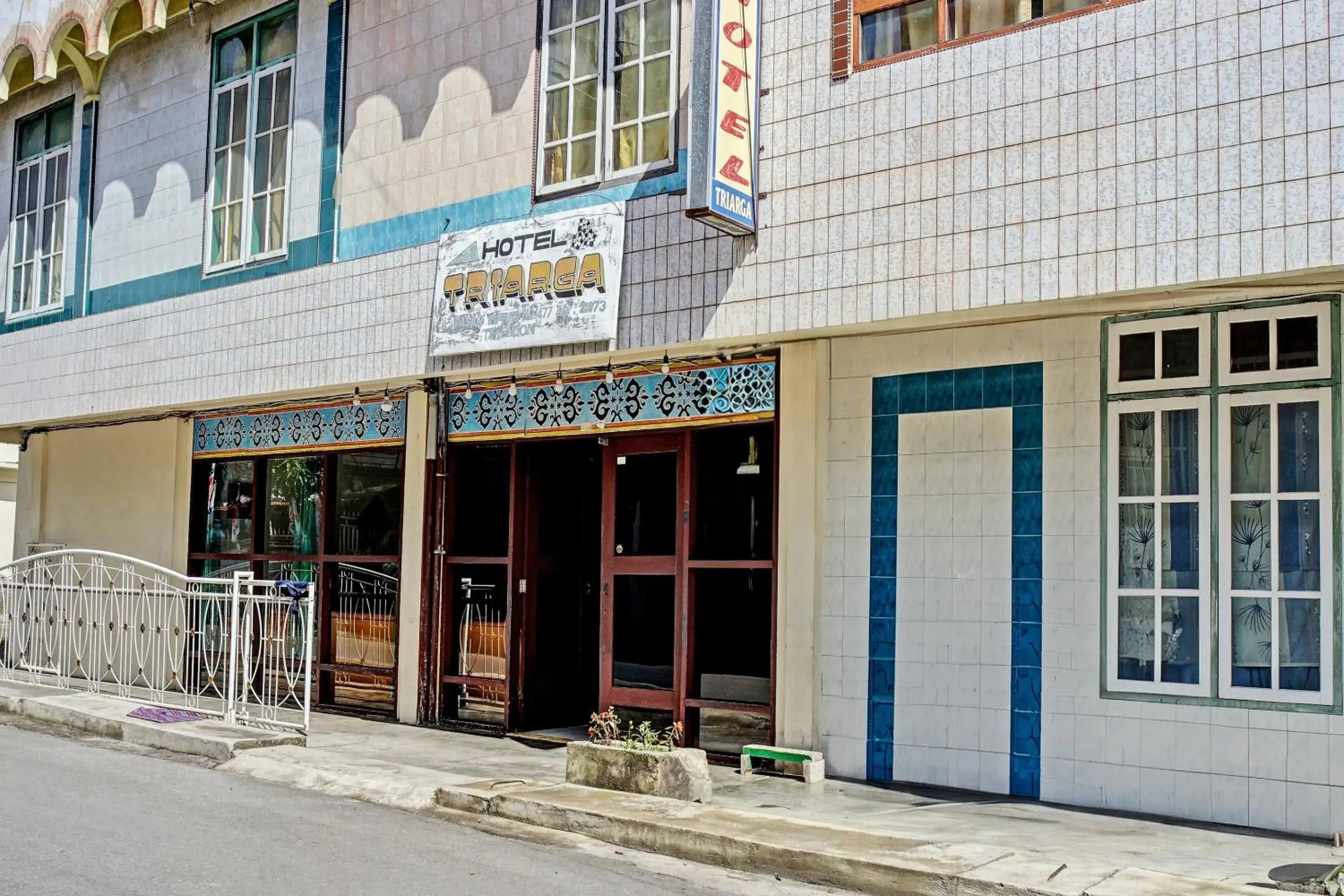 Facade/entrance in Hotel O Triarga Facade/entrance in Hotel O Triarga