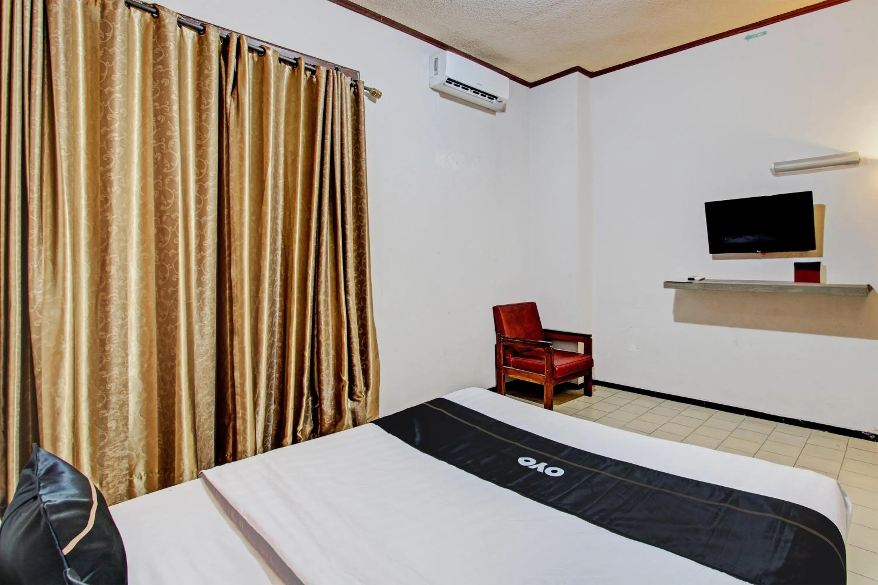 Bedroom in Super OYO Capital O 93240 Candra Dewi Hotel