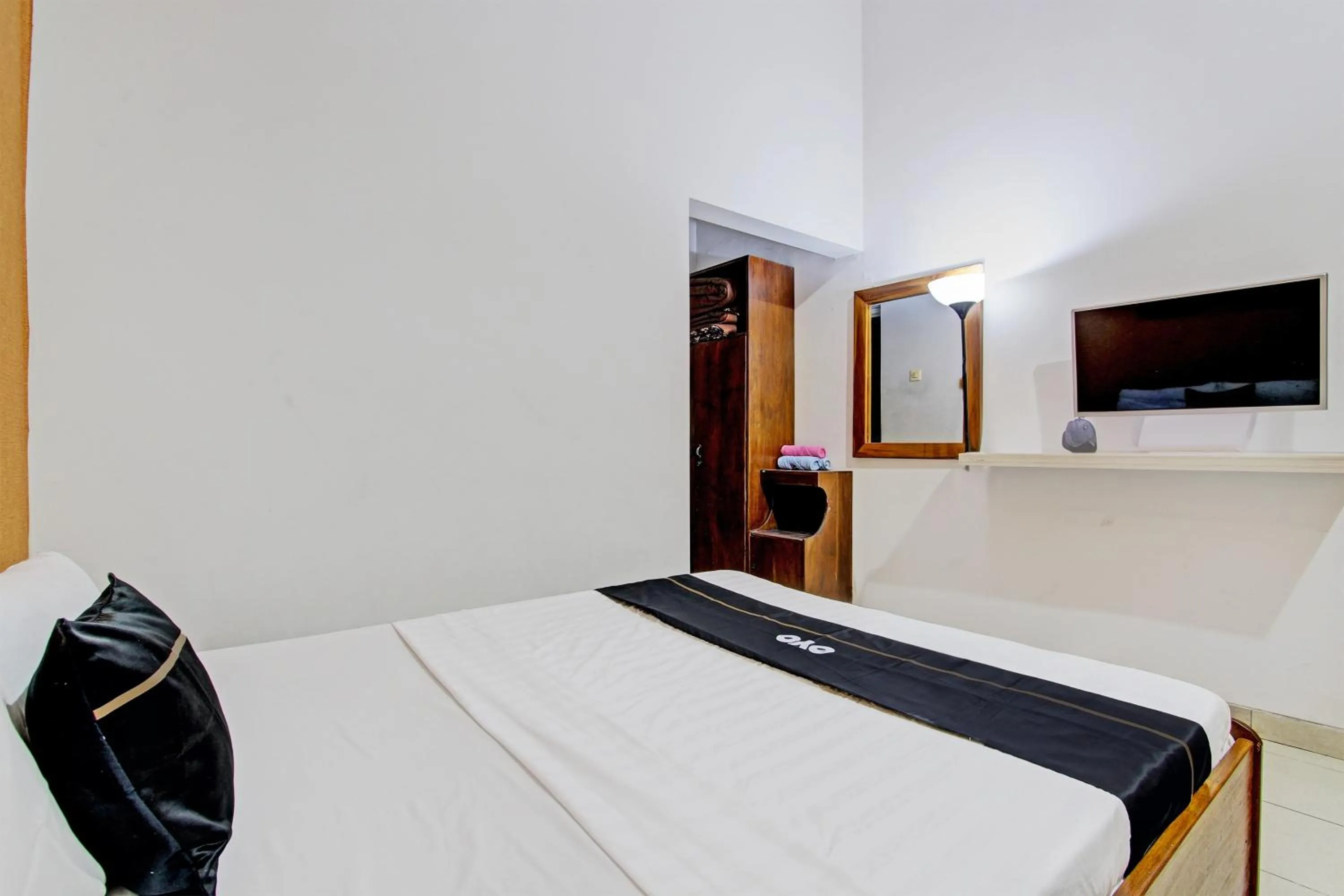 Bedroom in Super OYO Capital O 93240 Candra Dewi Hotel