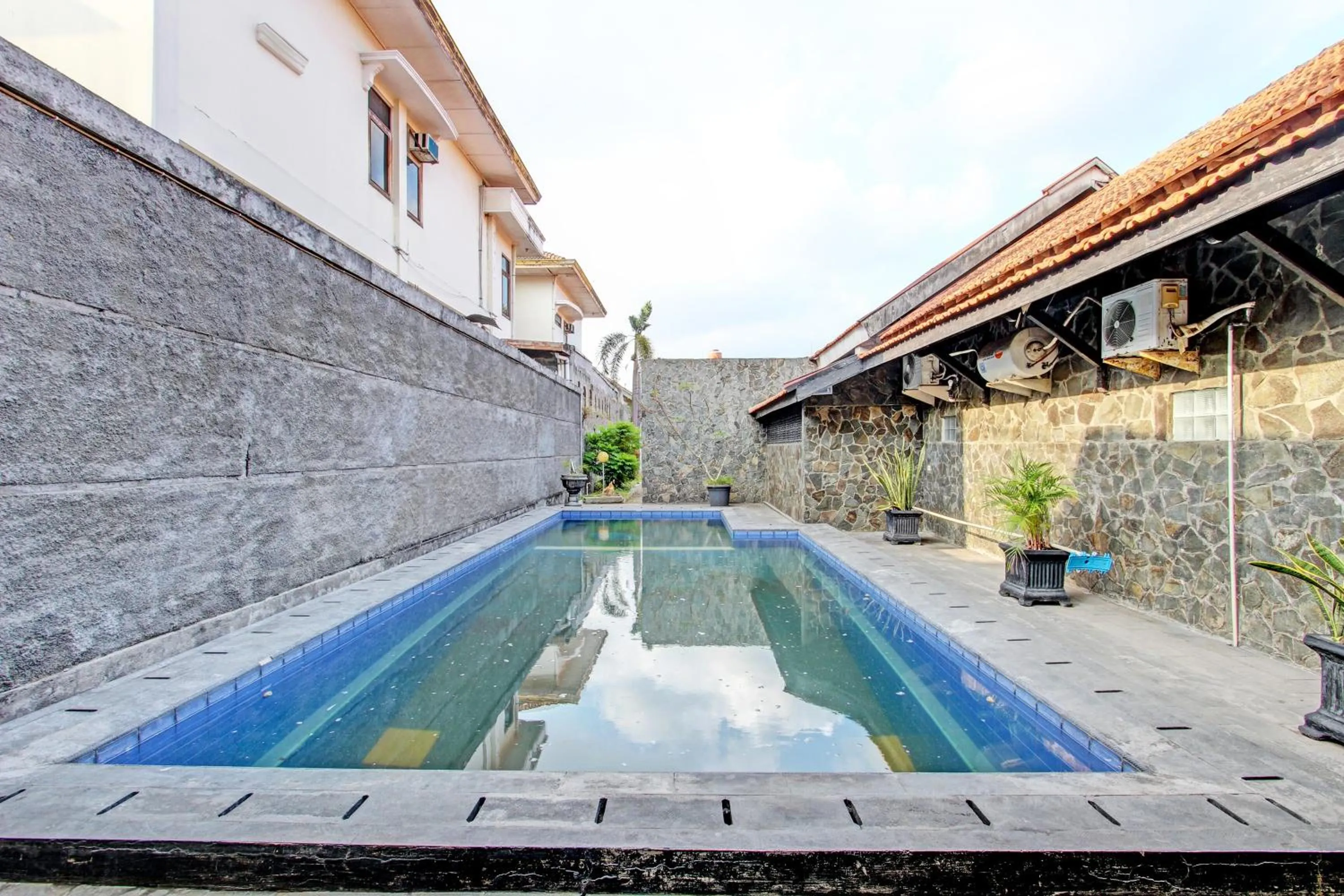 Lobby or reception in Super OYO Capital O 93240 Candra Dewi Hotel