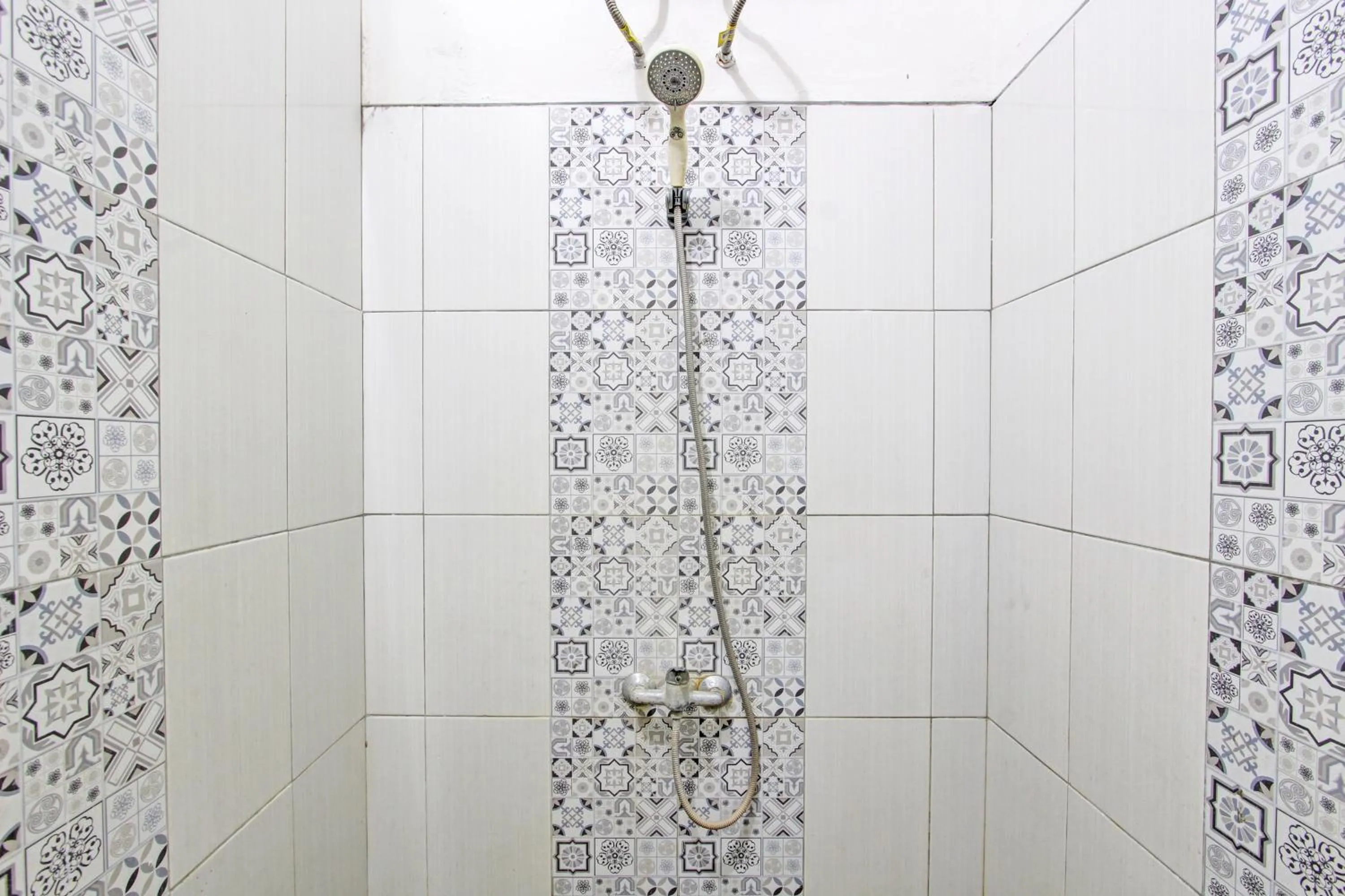 Bathroom in Super OYO Capital O 93240 Candra Dewi Hotel