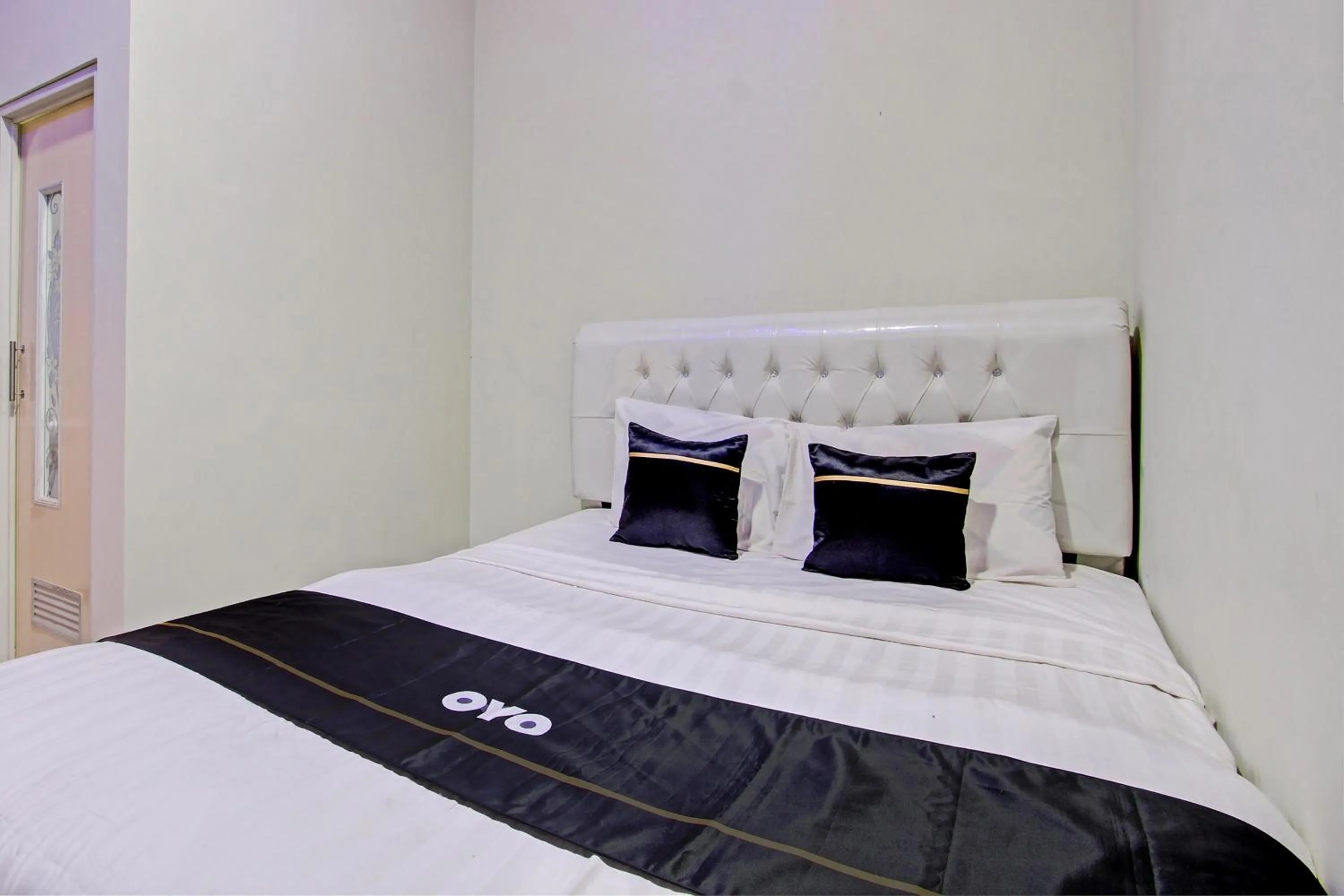 Bedroom, Bed in Capital O 93244 Angkasa Inn