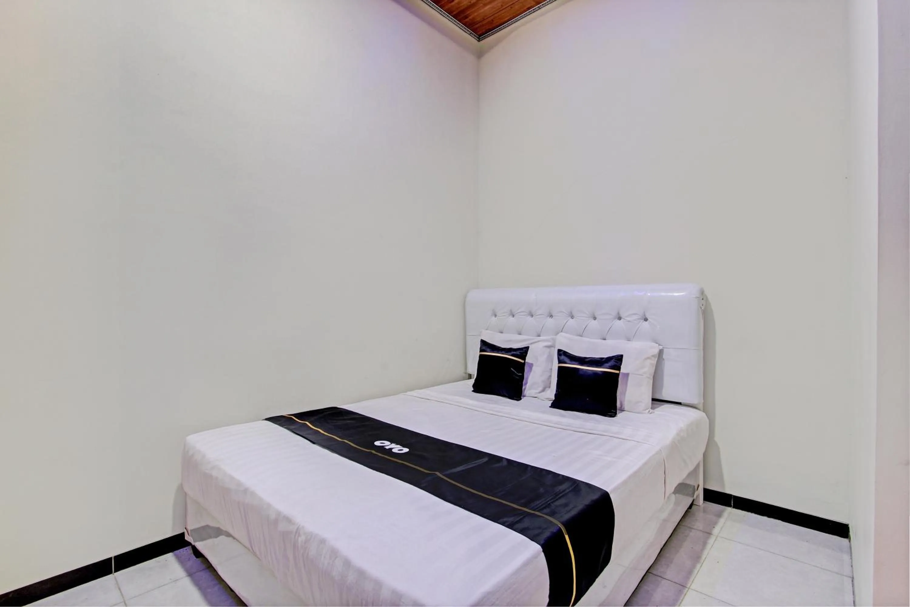 Bedroom, Bed in Capital O 93244 Angkasa Inn