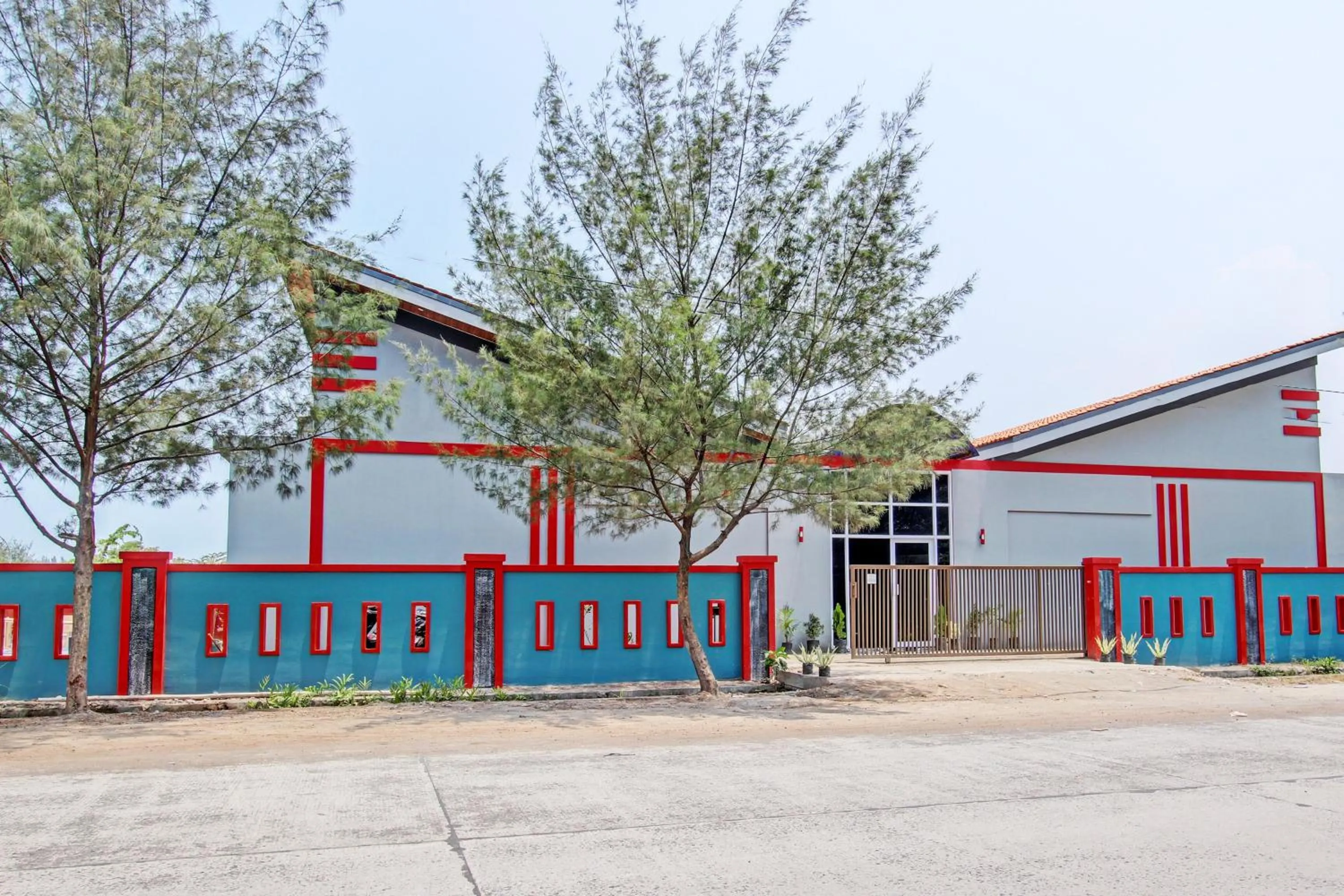 Facade/entrance in Capital O 93244 Angkasa Inn