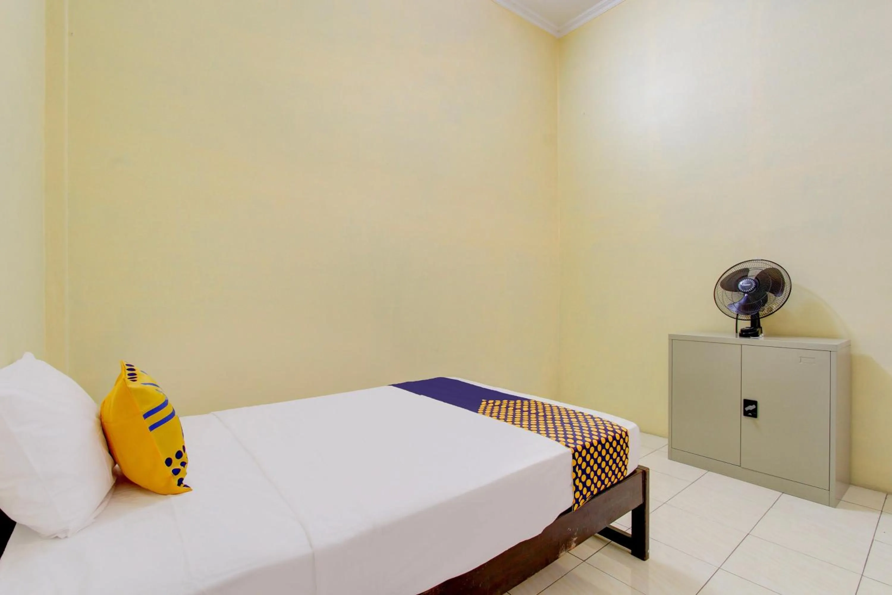 Bedroom, Bed in Hotel O Guest House Mulia Dua Syariah