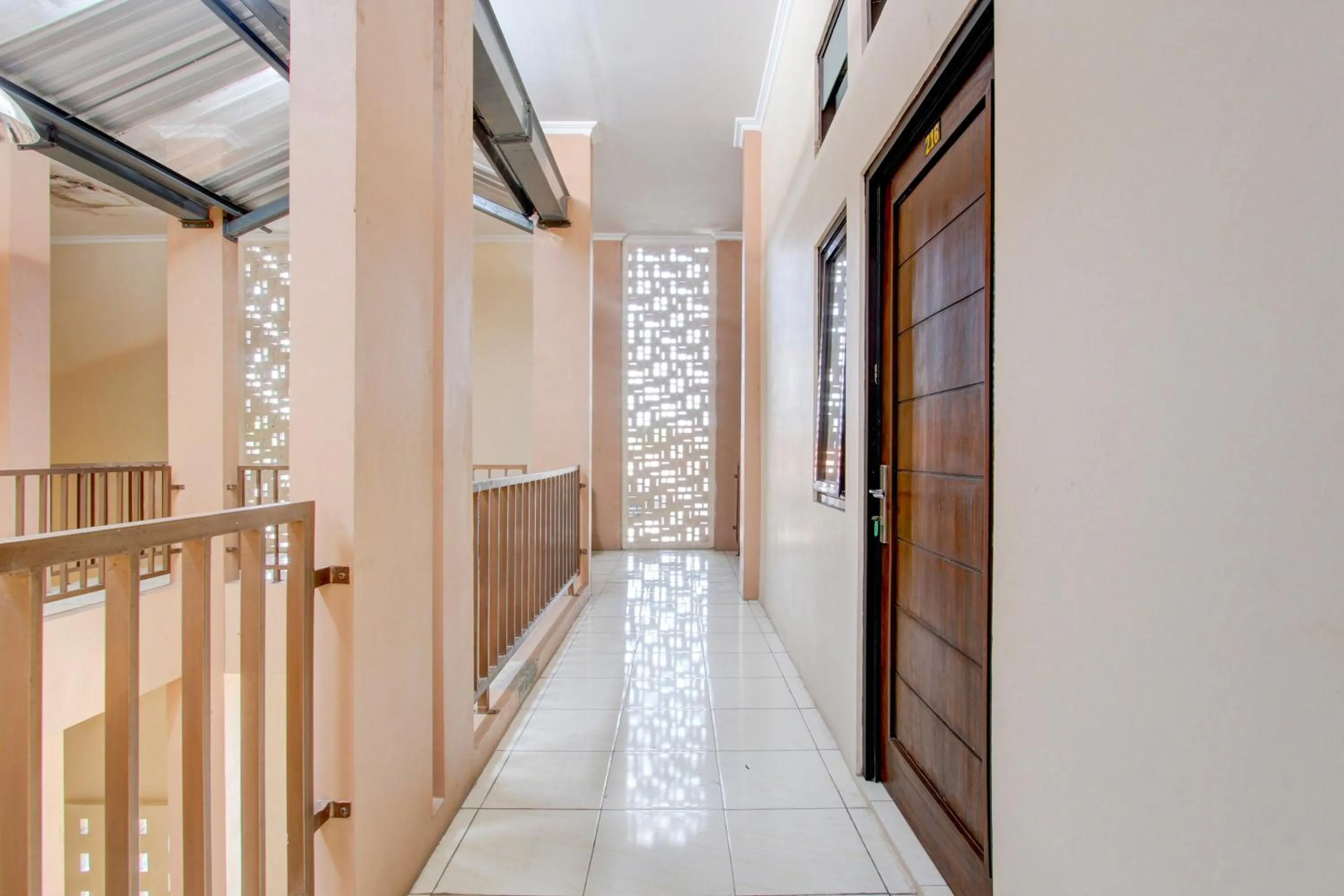 Lobby or reception in Hotel O Guest House Mulia Dua Syariah