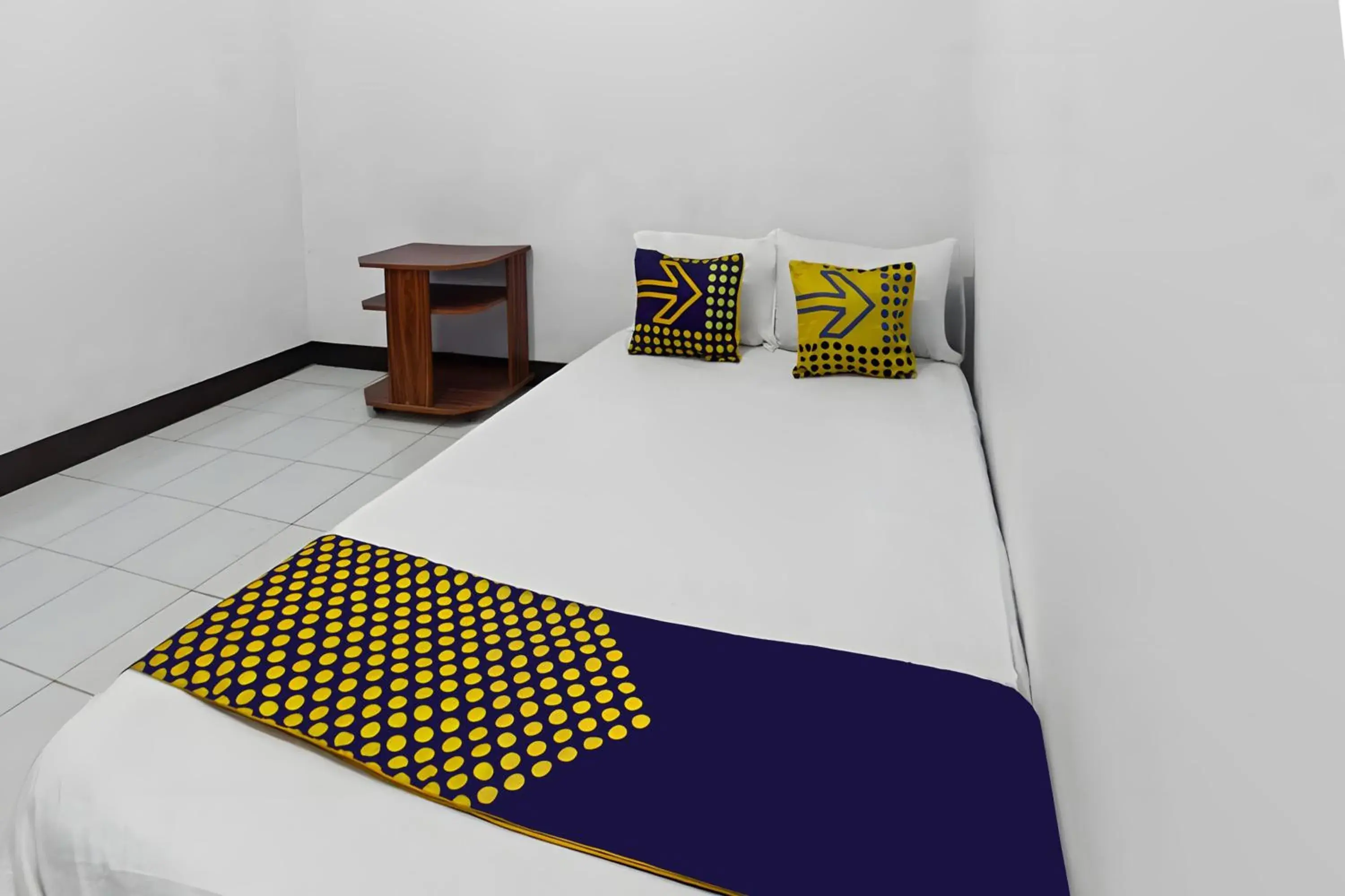 Bedroom, Bed in Hotel O Kanditha Homestay Near Lombok Exotic Sentral Oleh-oleh Bedroom, Bed in Hotel O Kanditha Homestay Near Lombok Exotic Sentral Oleh-oleh