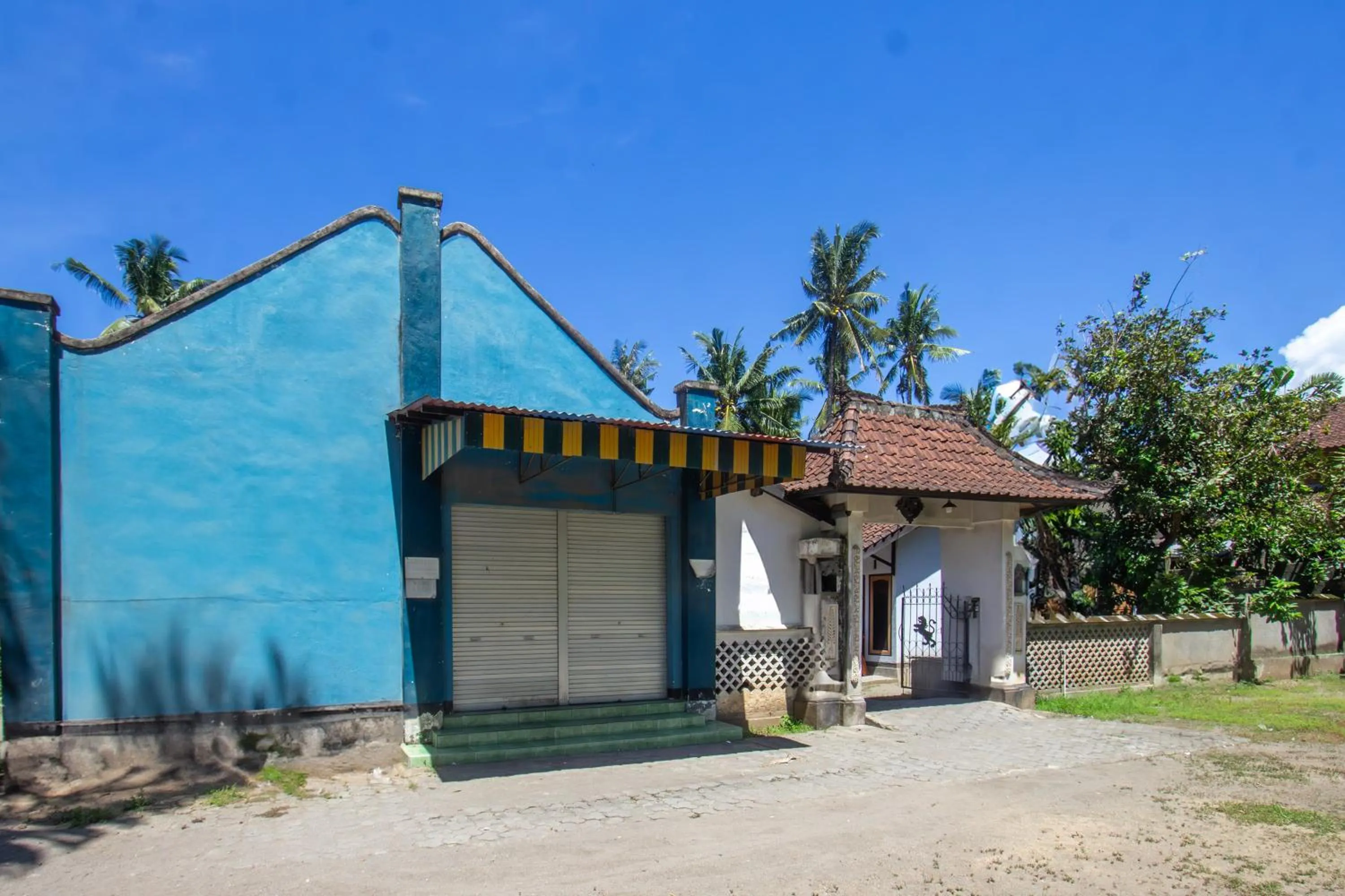 Facade/entrance in Hotel O Kanditha Homestay Near Lombok Exotic Sentral Oleh-oleh
