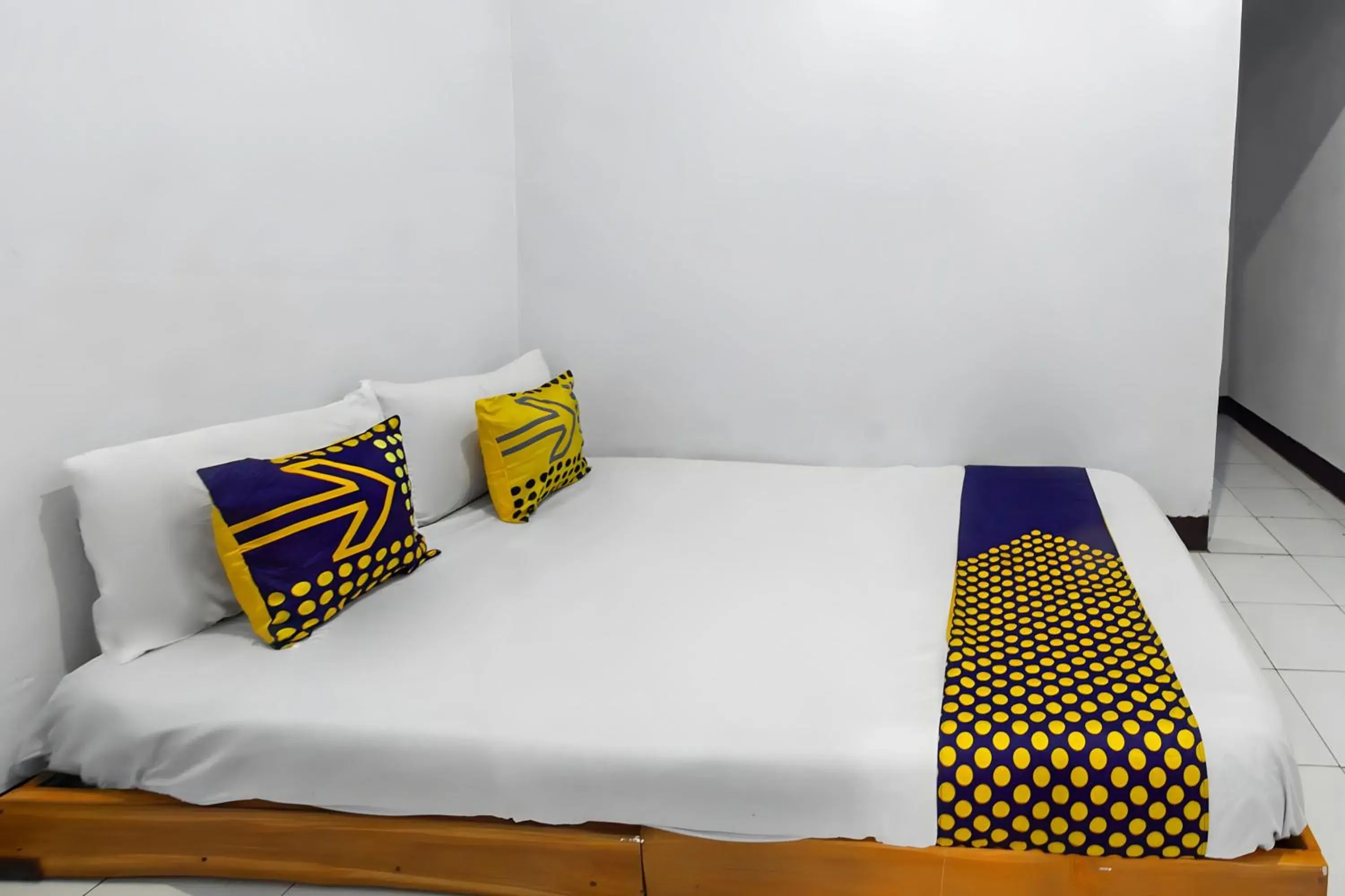 Bedroom, Bed in Hotel O Kanditha Homestay Near Lombok Exotic Sentral Oleh-oleh Bedroom, Bed in Hotel O Kanditha Homestay Near Lombok Exotic Sentral Oleh-oleh