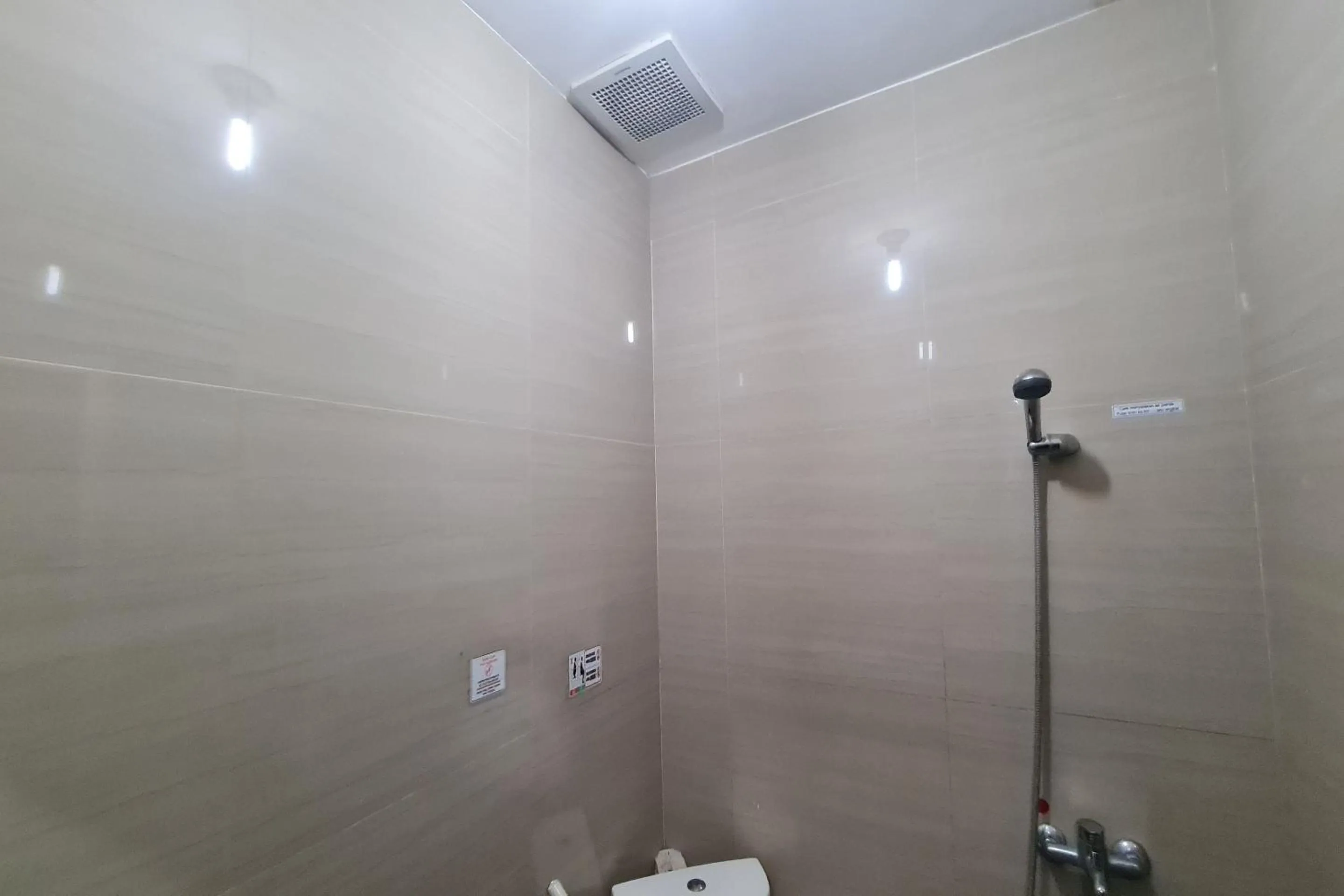 Bathroom in Capital O 93250 Hotel Tirta Kencana 2 Baturaden