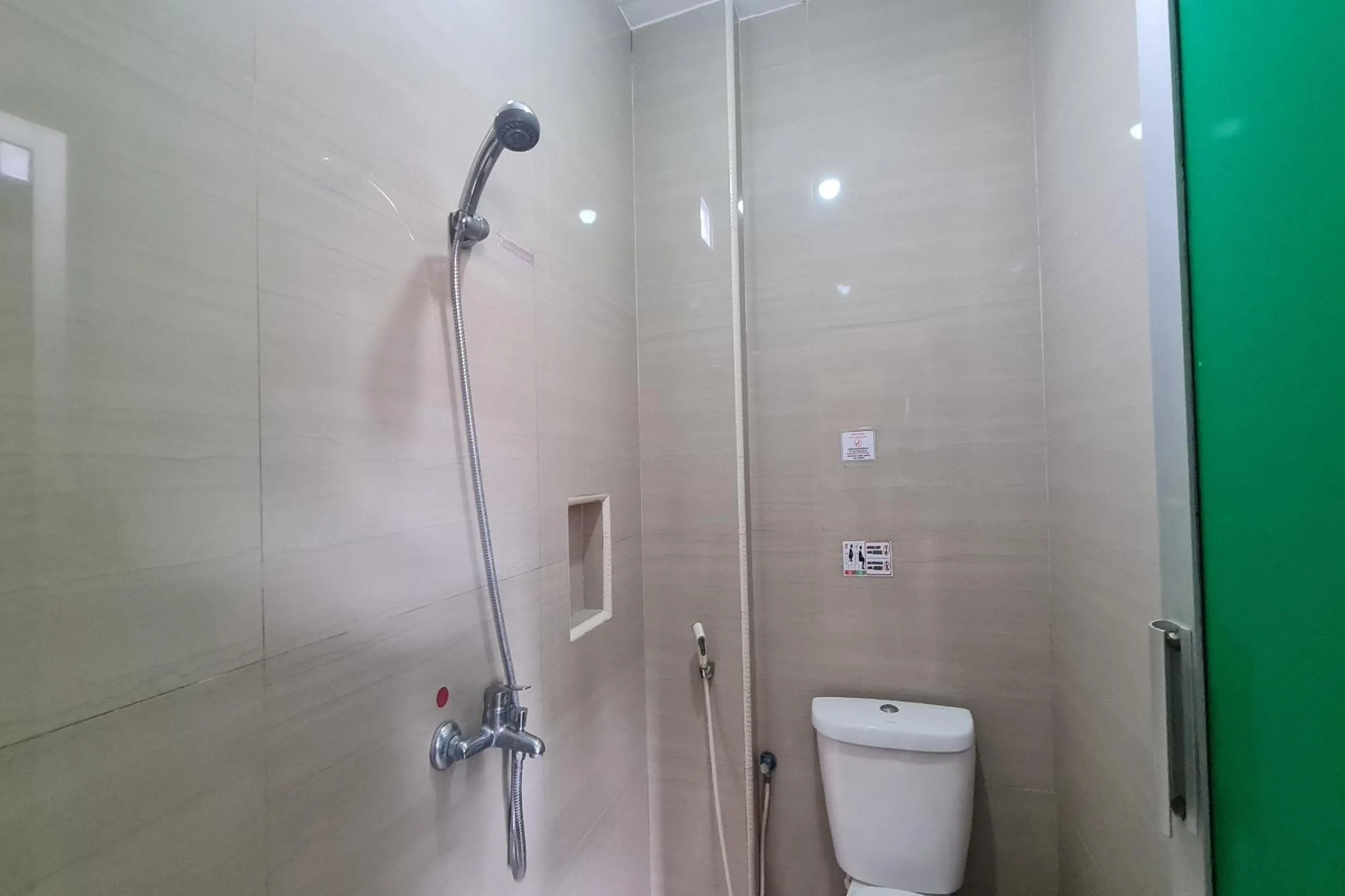 Bathroom in Capital O 93250 Hotel Tirta Kencana 2 Baturaden