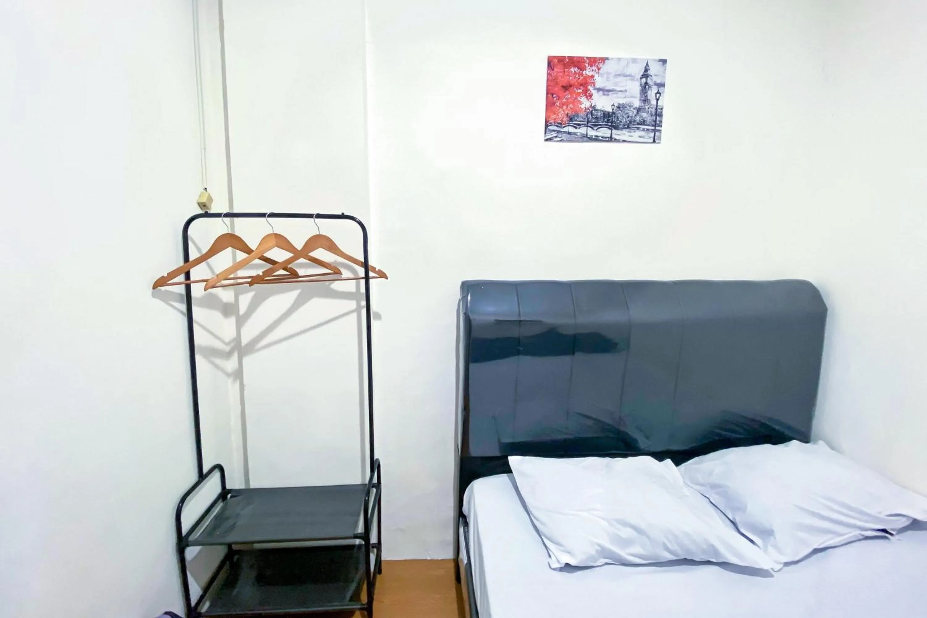 Bedroom, Bed in Fresh Place RedPartner