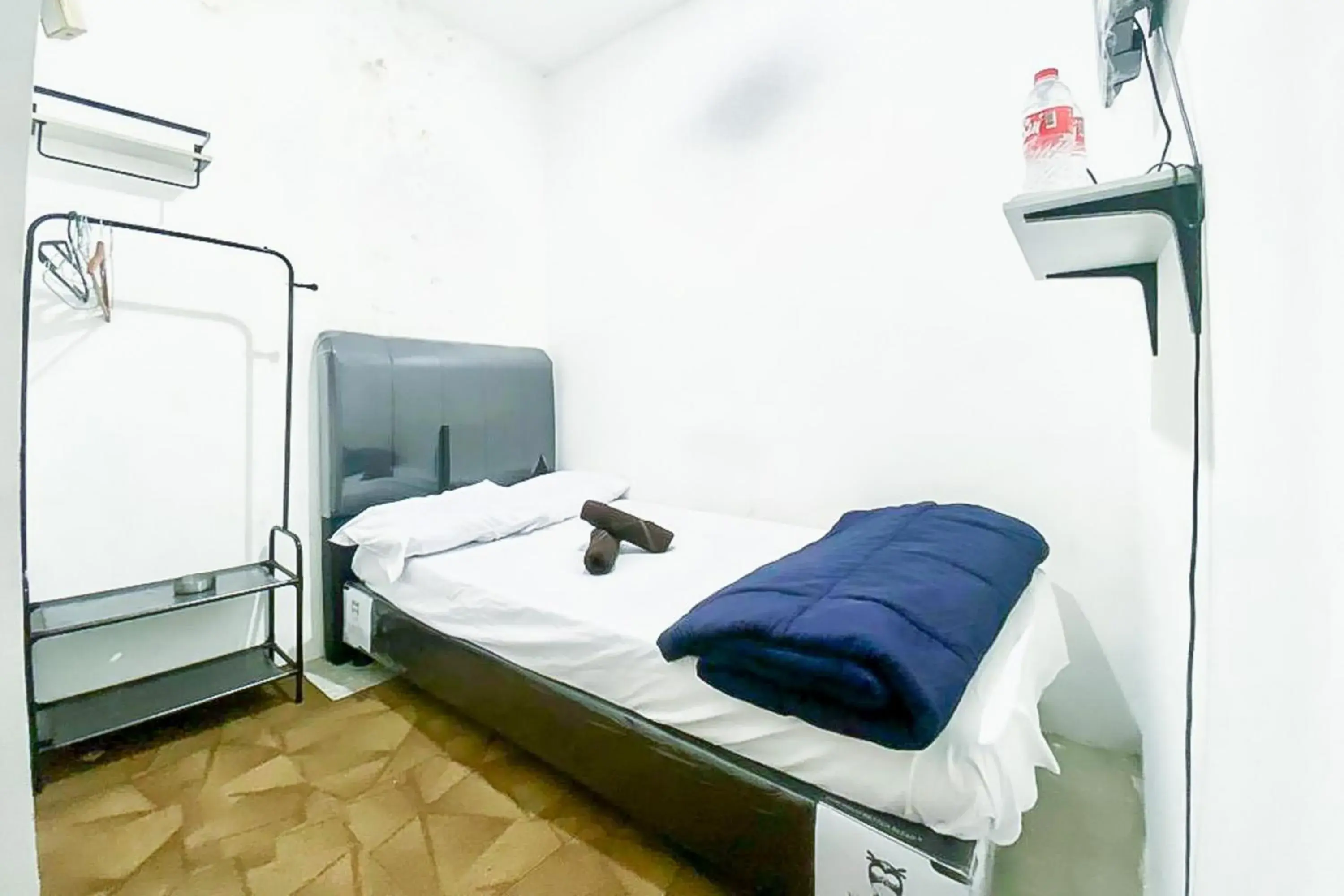 Bedroom, Bed in Fresh Place RedPartner Bedroom, Bed in Fresh Place RedPartner