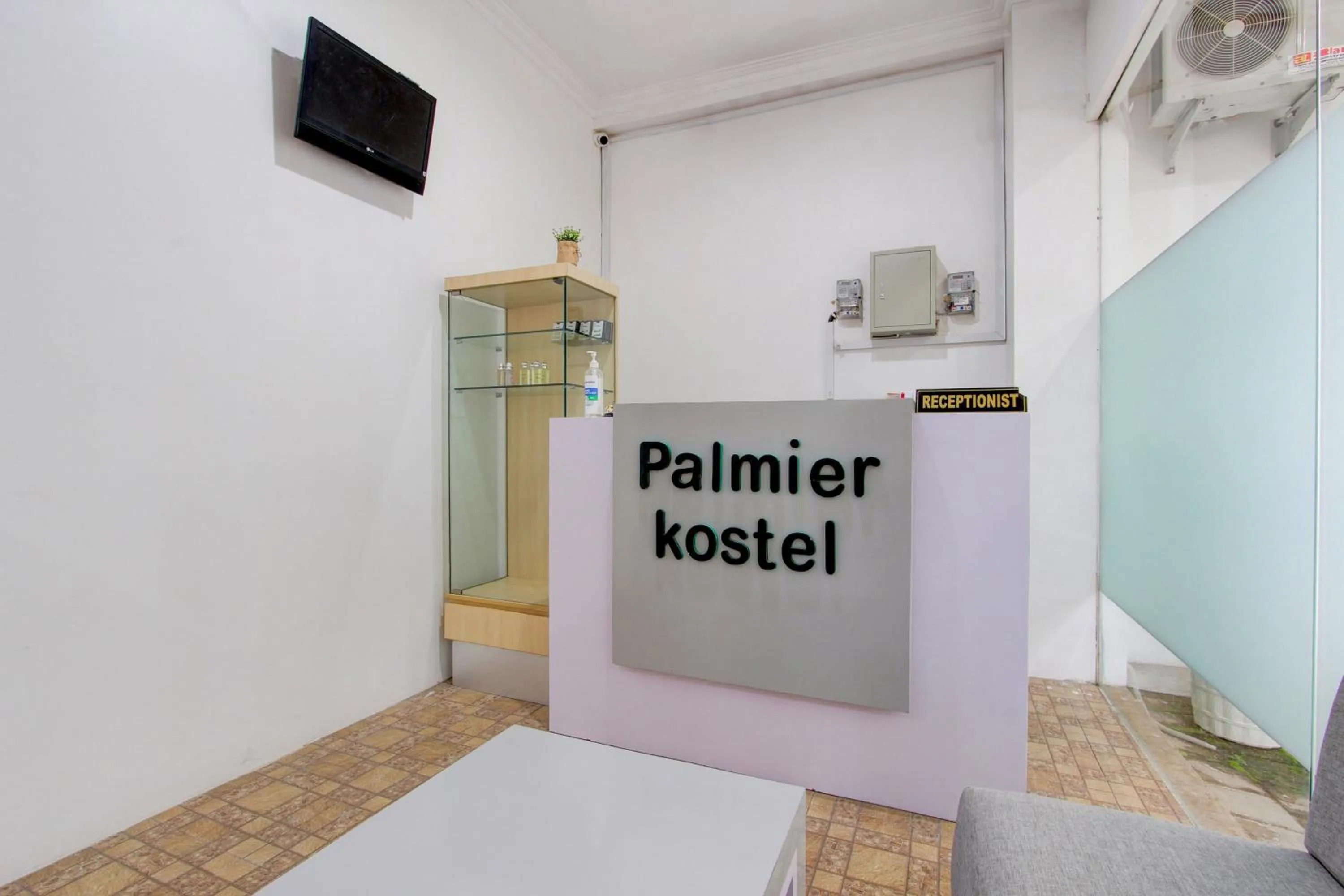 Lobby or reception in Capital O 93266 Palmier Hotel