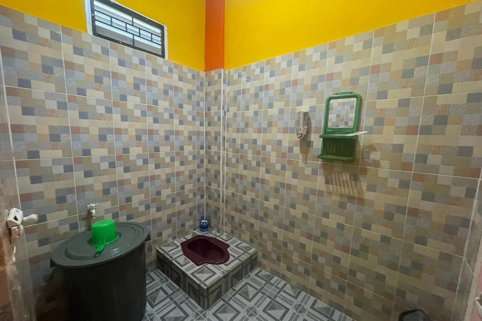 Bathroom in Hotel O Handisa Homestay SyariahNearKedai Kopi Atien