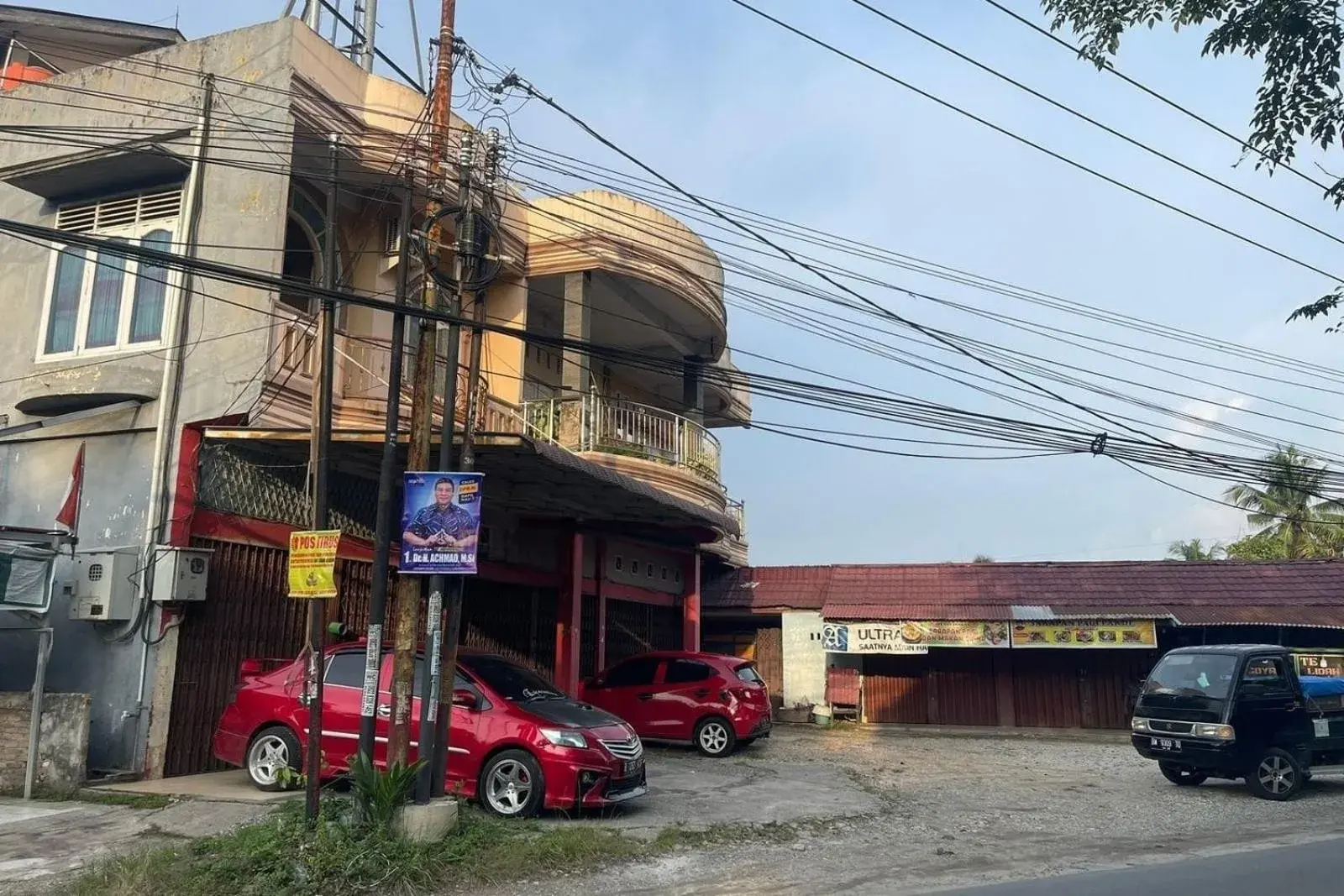 Facade/entrance in Hotel O Handisa Homestay SyariahNearKedai Kopi Atien Facade/entrance in Hotel O Handisa Homestay SyariahNearKedai Kopi Atien