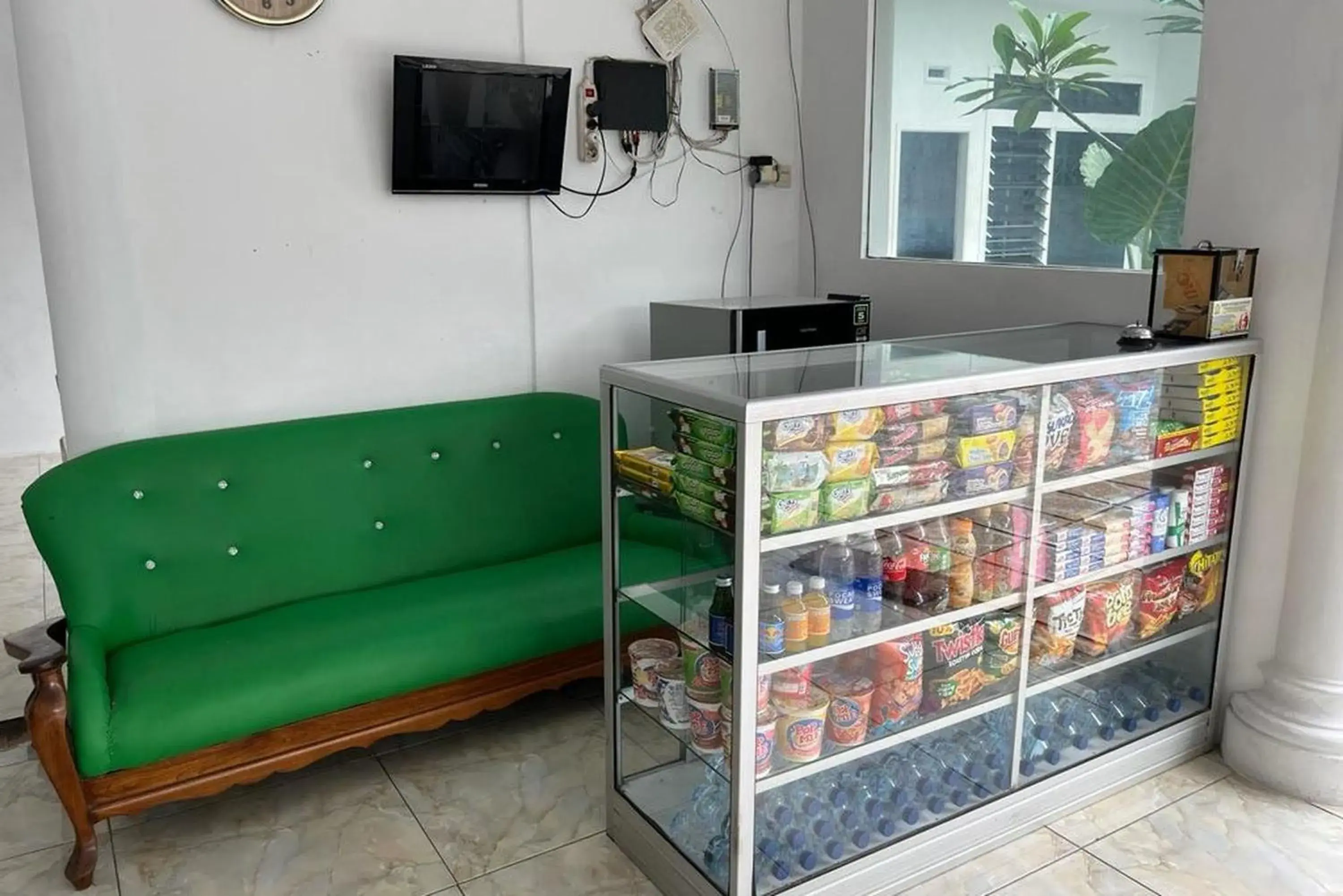 Lobby or reception in Hotel O Handisa Homestay SyariahNearKedai Kopi Atien Lobby or reception in Hotel O Handisa Homestay SyariahNearKedai Kopi Atien