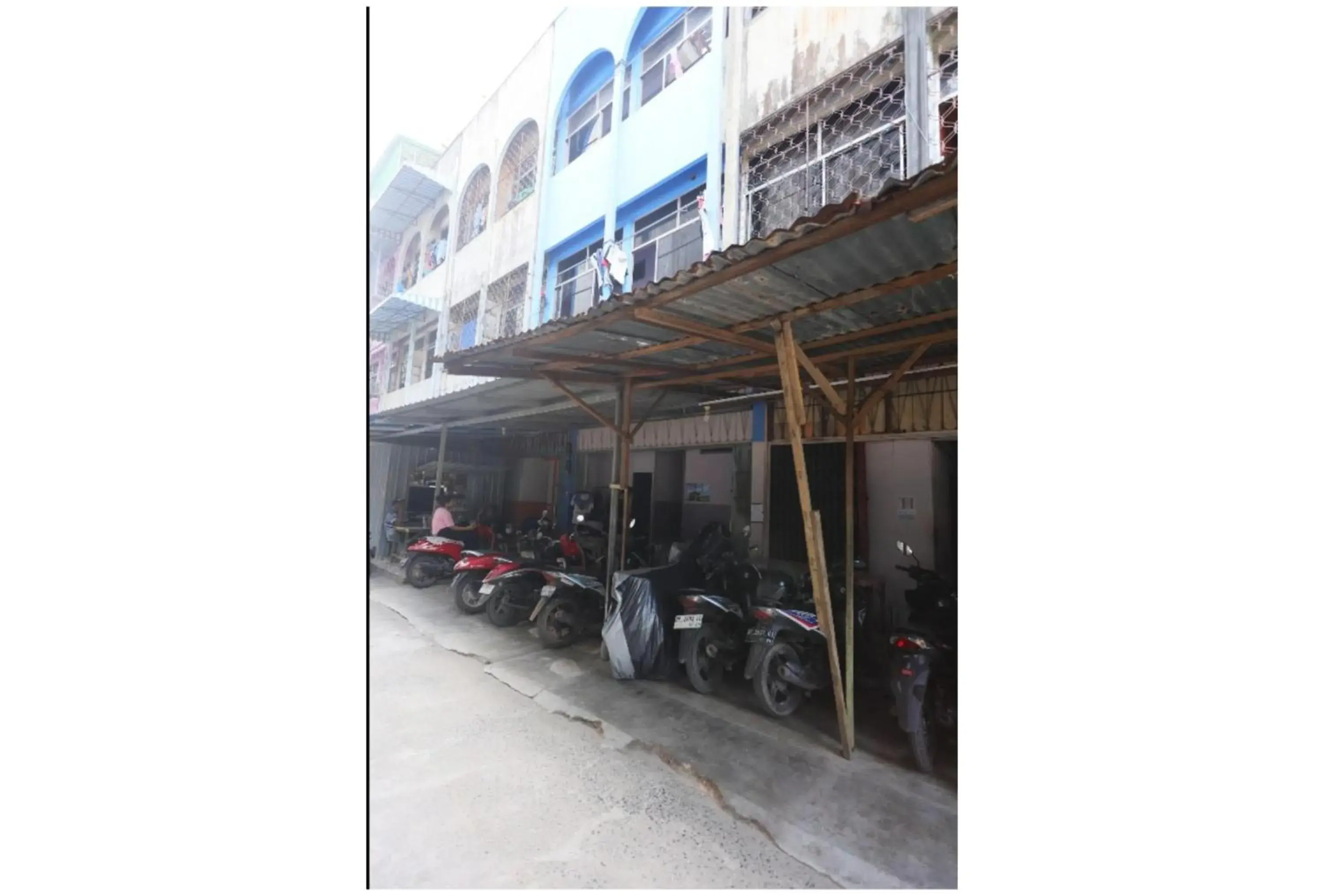 Facade/entrance in SPOT ON 93276 Fendi 2 Homestay SyariahNearPelabuhan Feri Batam Centre Facade/entrance in SPOT ON 93276 Fendi 2 Homestay SyariahNearPelabuhan Feri Batam Centre