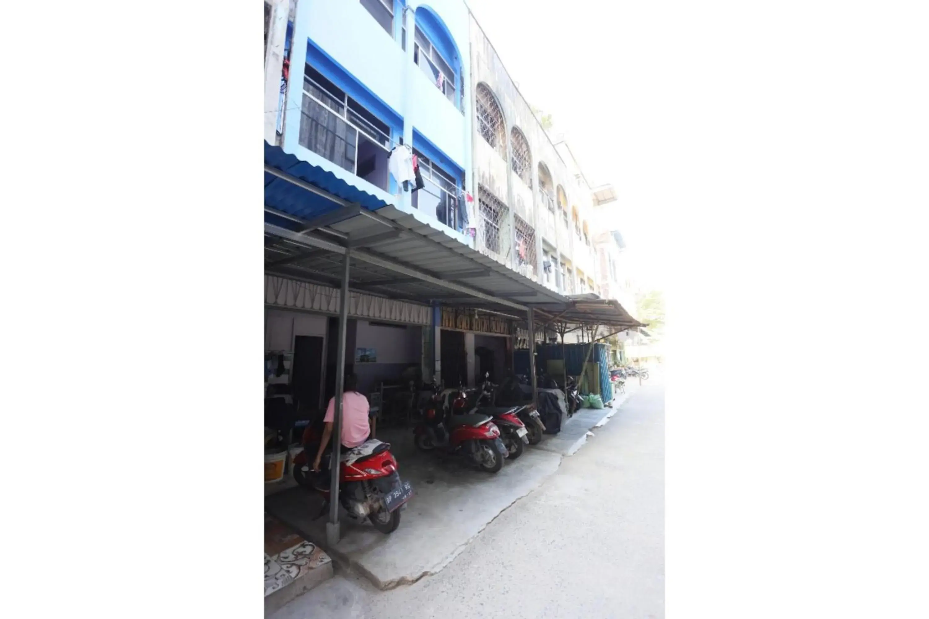 Facade/entrance in SPOT ON 93276 Fendi 2 Homestay SyariahNearPelabuhan Feri Batam Centre Facade/entrance in SPOT ON 93276 Fendi 2 Homestay SyariahNearPelabuhan Feri Batam Centre