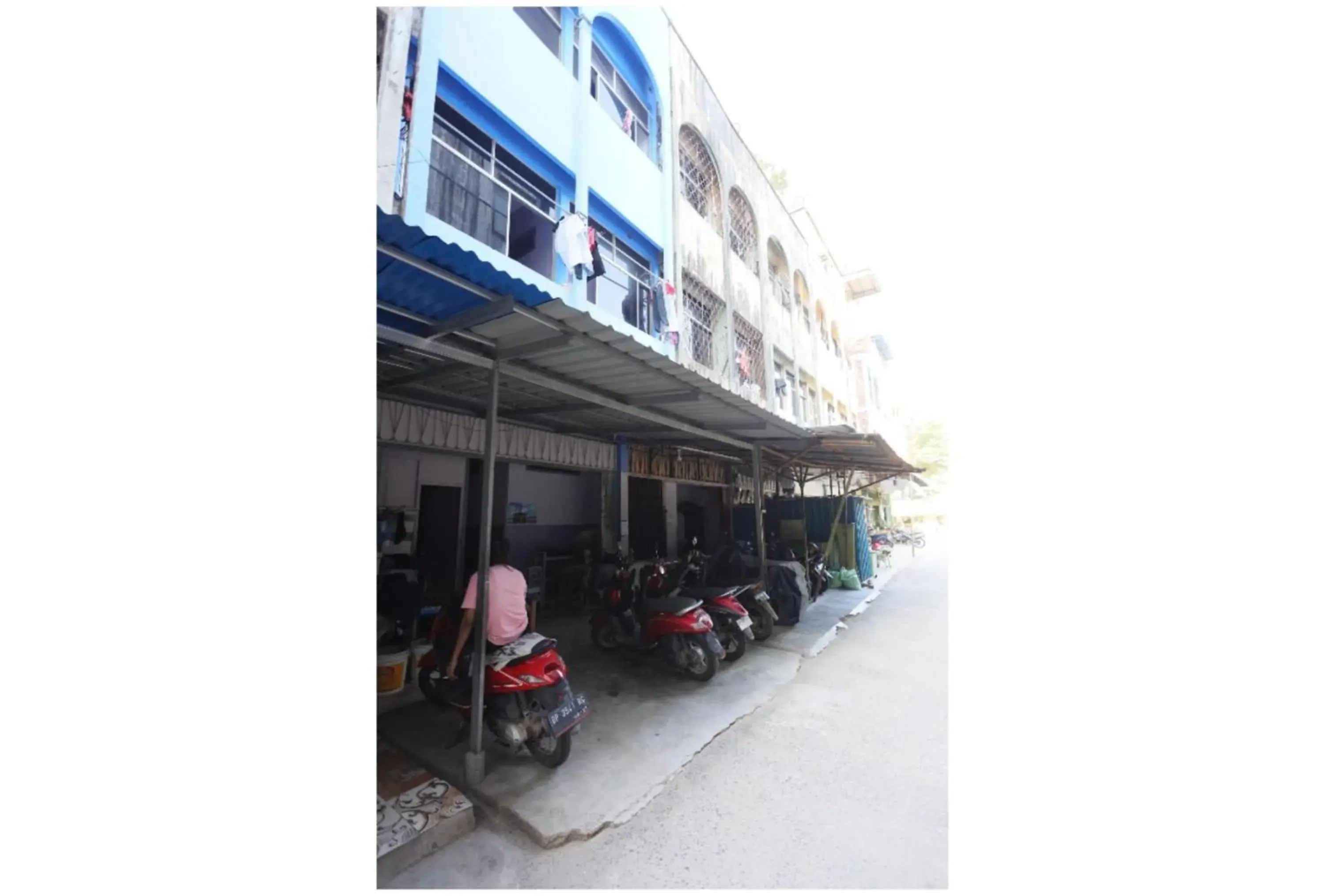 Facade/entrance in SPOT ON 93276 Fendi 2 Homestay SyariahNearPelabuhan Feri Batam Centre Facade/entrance in SPOT ON 93276 Fendi 2 Homestay SyariahNearPelabuhan Feri Batam Centre