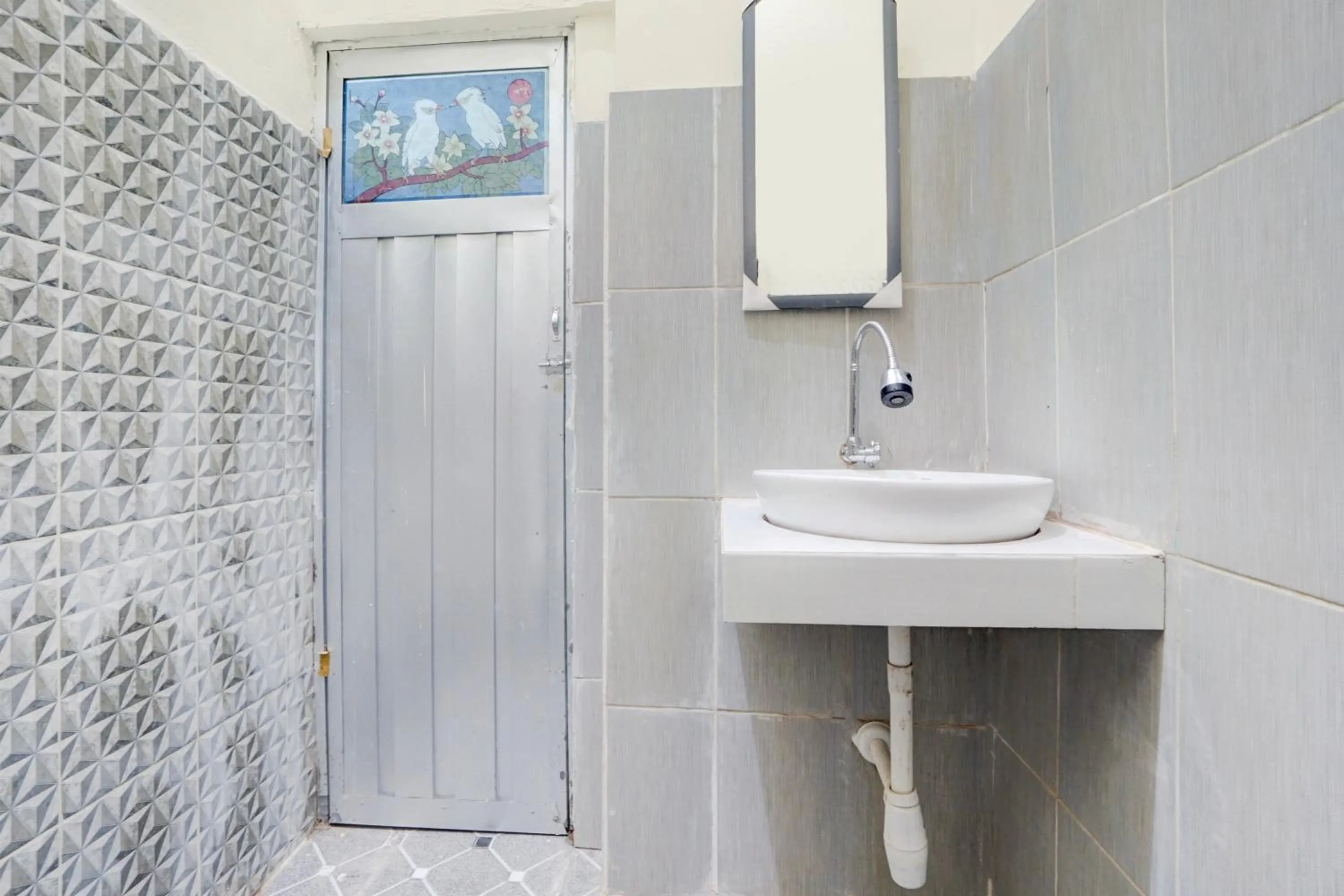 Bathroom in OYO Life 93290 Homestay Betro Syariah