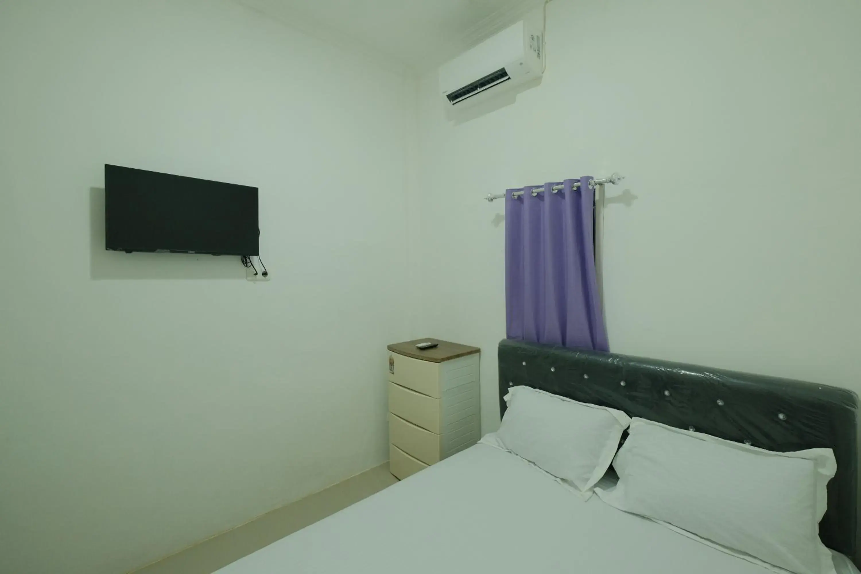 Bed in Hotel O Penginapan Permata Hijau Syariah Near Bukit Teletubbies Bed in Hotel O Penginapan Permata Hijau Syariah Near Bukit Teletubbies