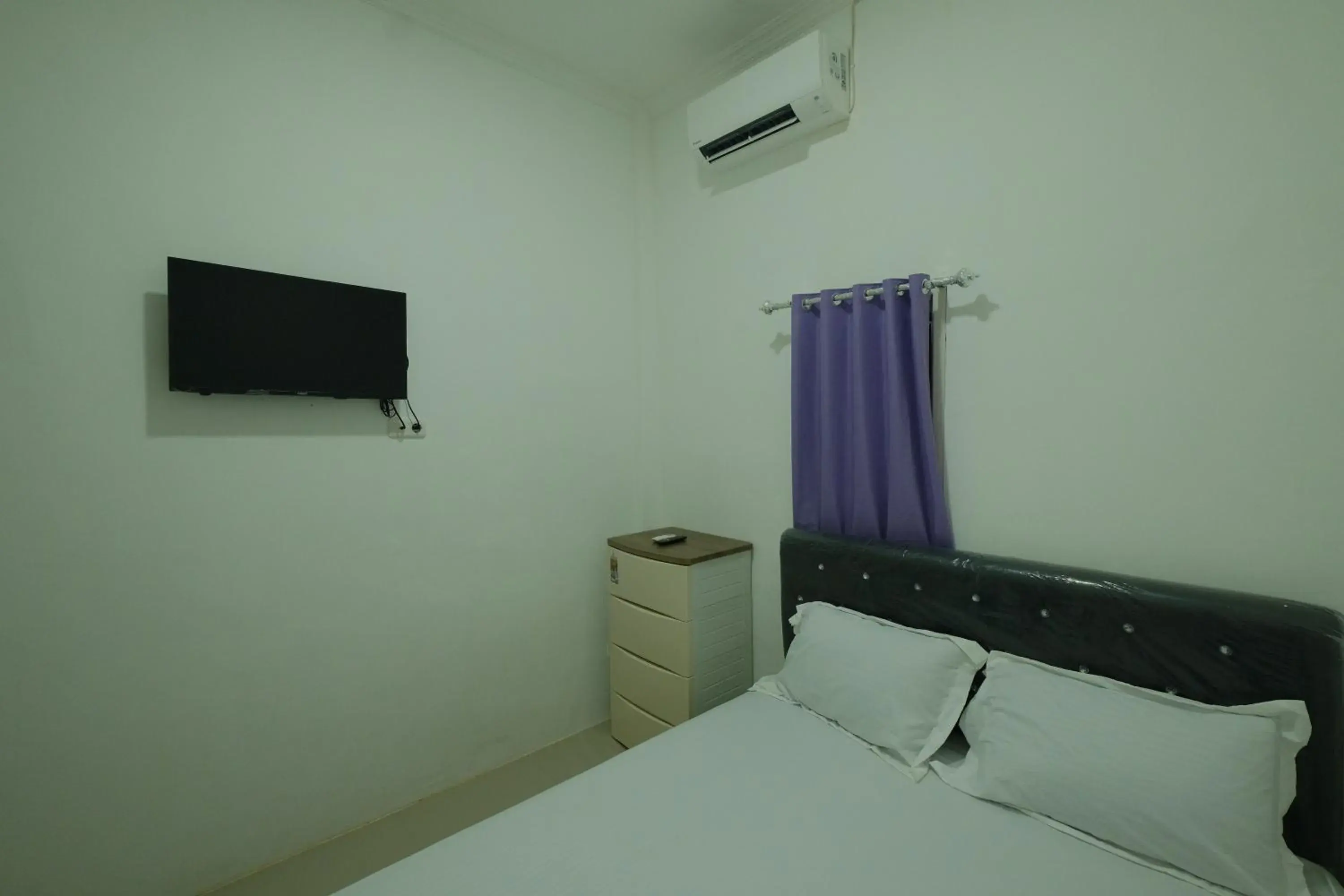 Bedroom, Bed in Hotel O Penginapan Permata Hijau Syariah Near Bukit Teletubbies Bedroom, Bed in Hotel O Penginapan Permata Hijau Syariah Near Bukit Teletubbies