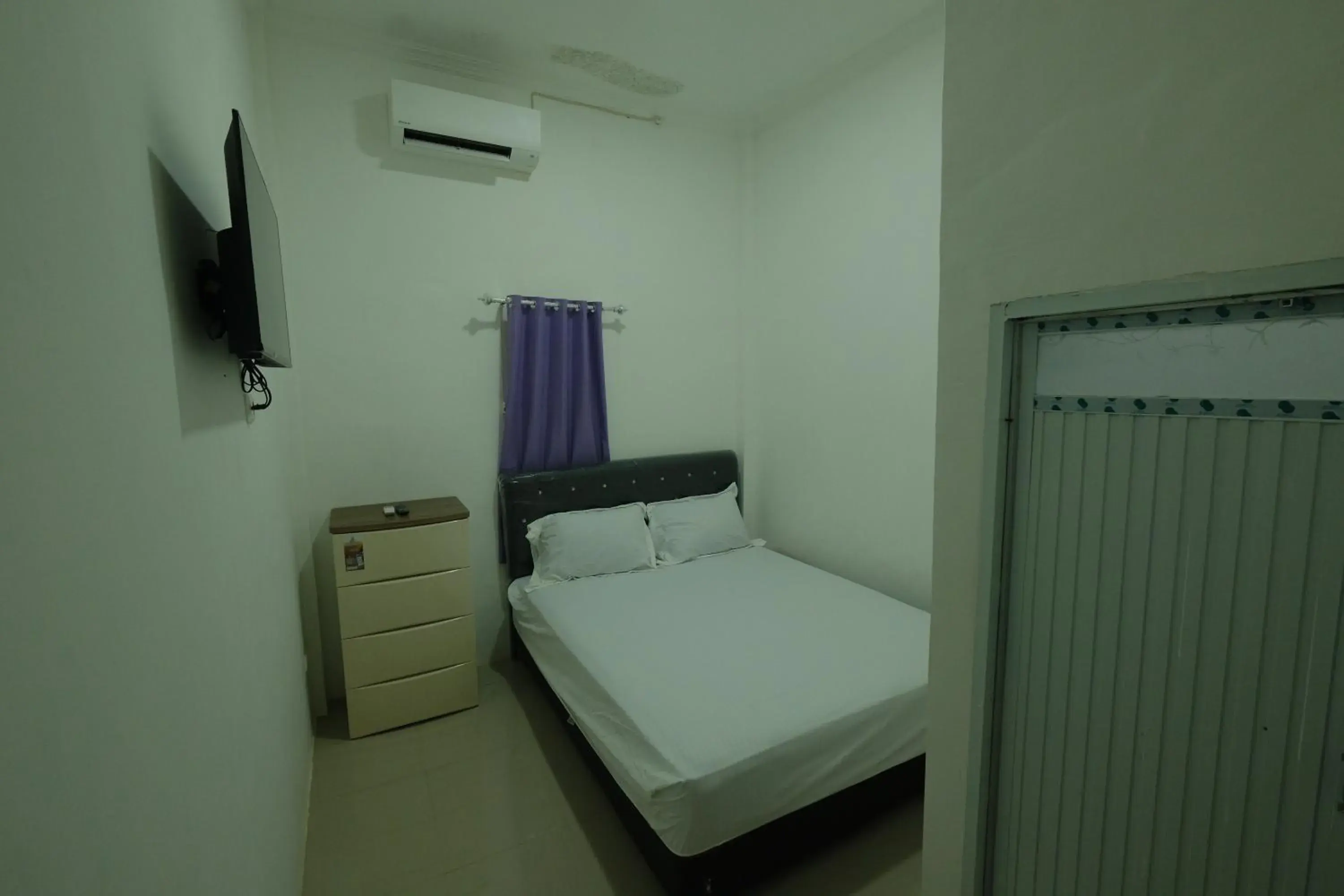 Bedroom, Bed in Hotel O Penginapan Permata Hijau Syariah Near Bukit Teletubbies Bedroom, Bed in Hotel O Penginapan Permata Hijau Syariah Near Bukit Teletubbies