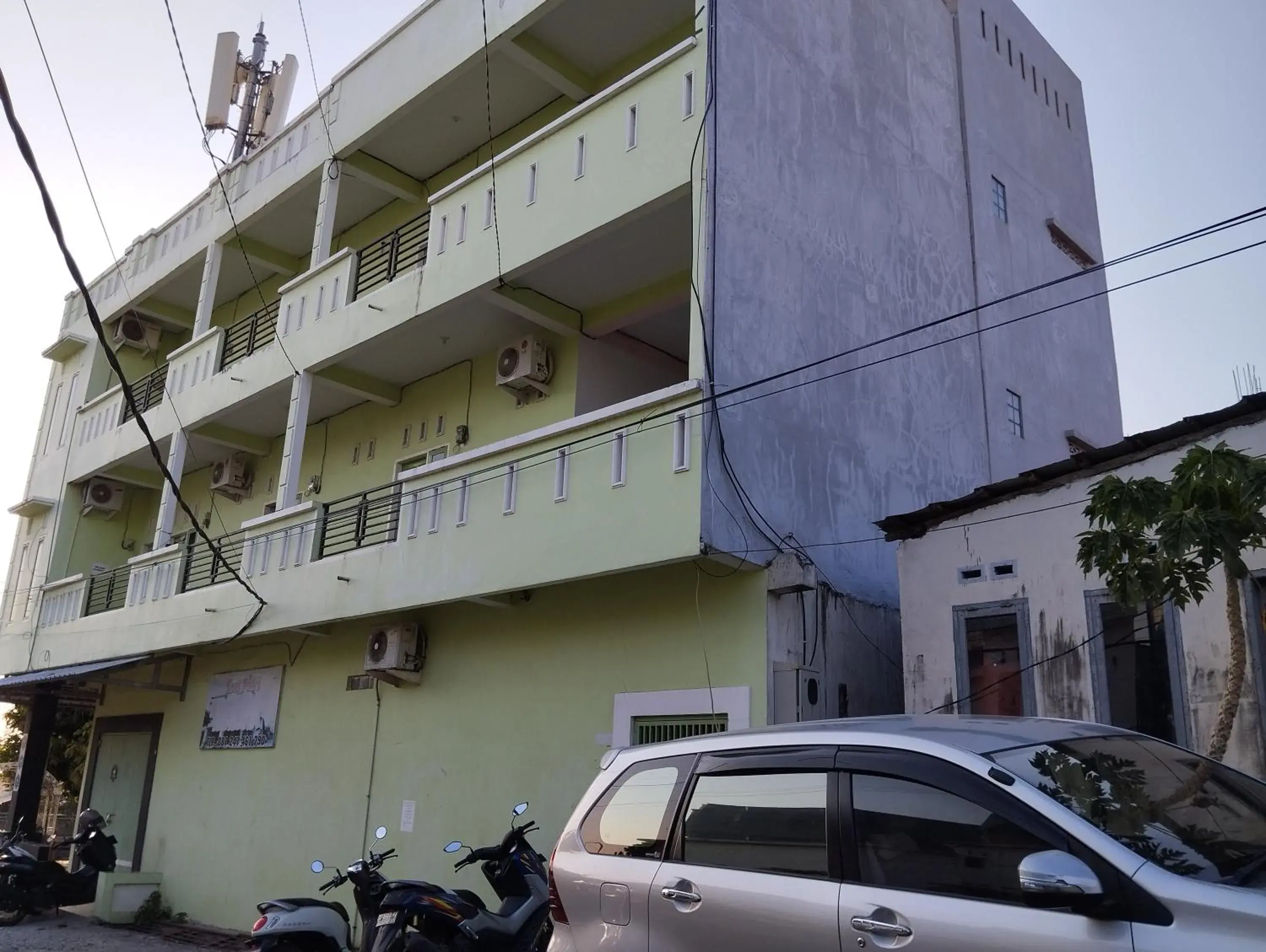 Property building in Hotel O Penginapan Permata Hijau Syariah Near Bukit Teletubbies Property building in Hotel O Penginapan Permata Hijau Syariah Near Bukit Teletubbies