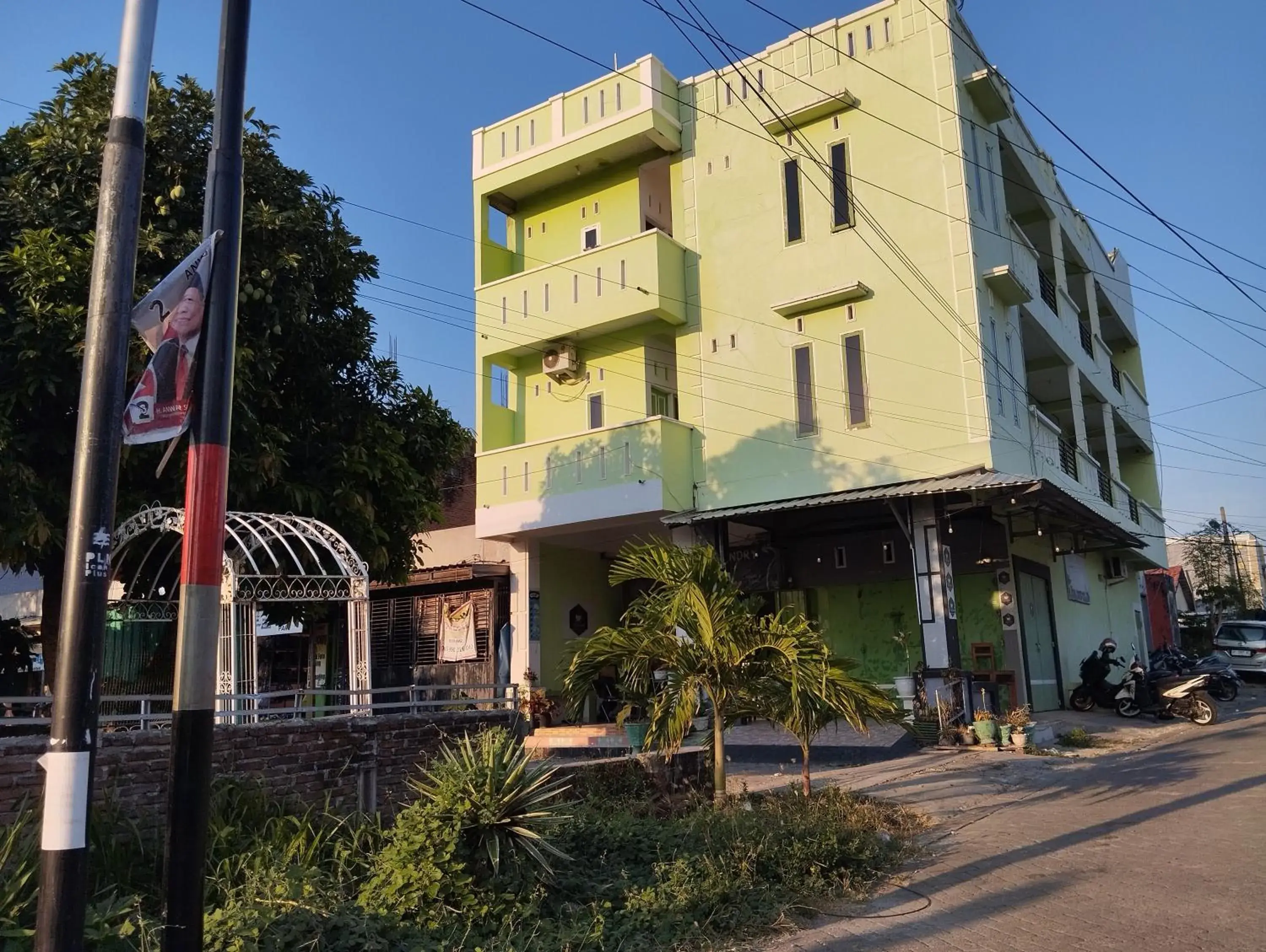 Property building in Hotel O Penginapan Permata Hijau Syariah Near Bukit Teletubbies Property building in Hotel O Penginapan Permata Hijau Syariah Near Bukit Teletubbies