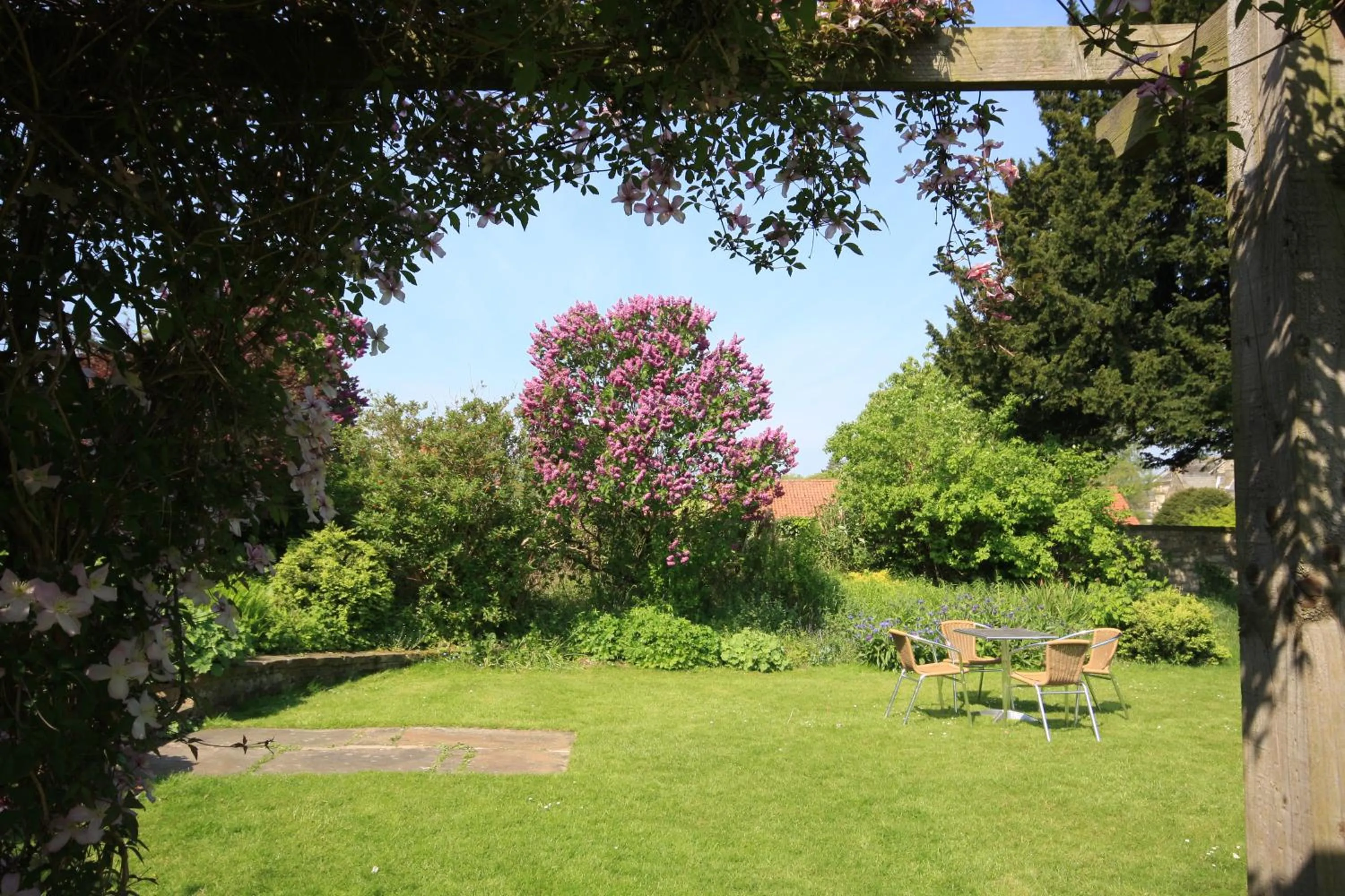 Garden view in Worsley Arms Hotel