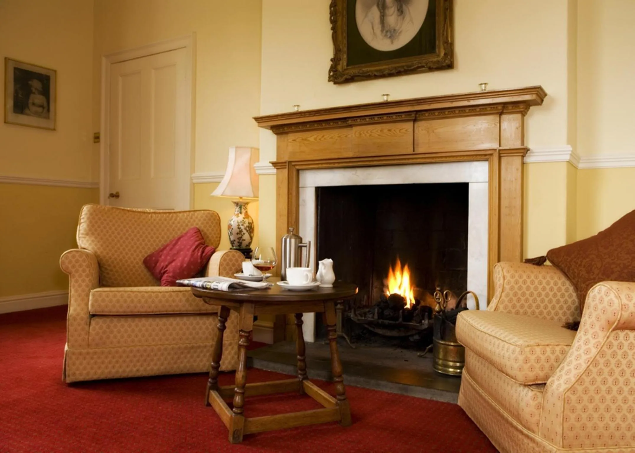 Communal lounge/ TV room in Worsley Arms Hotel