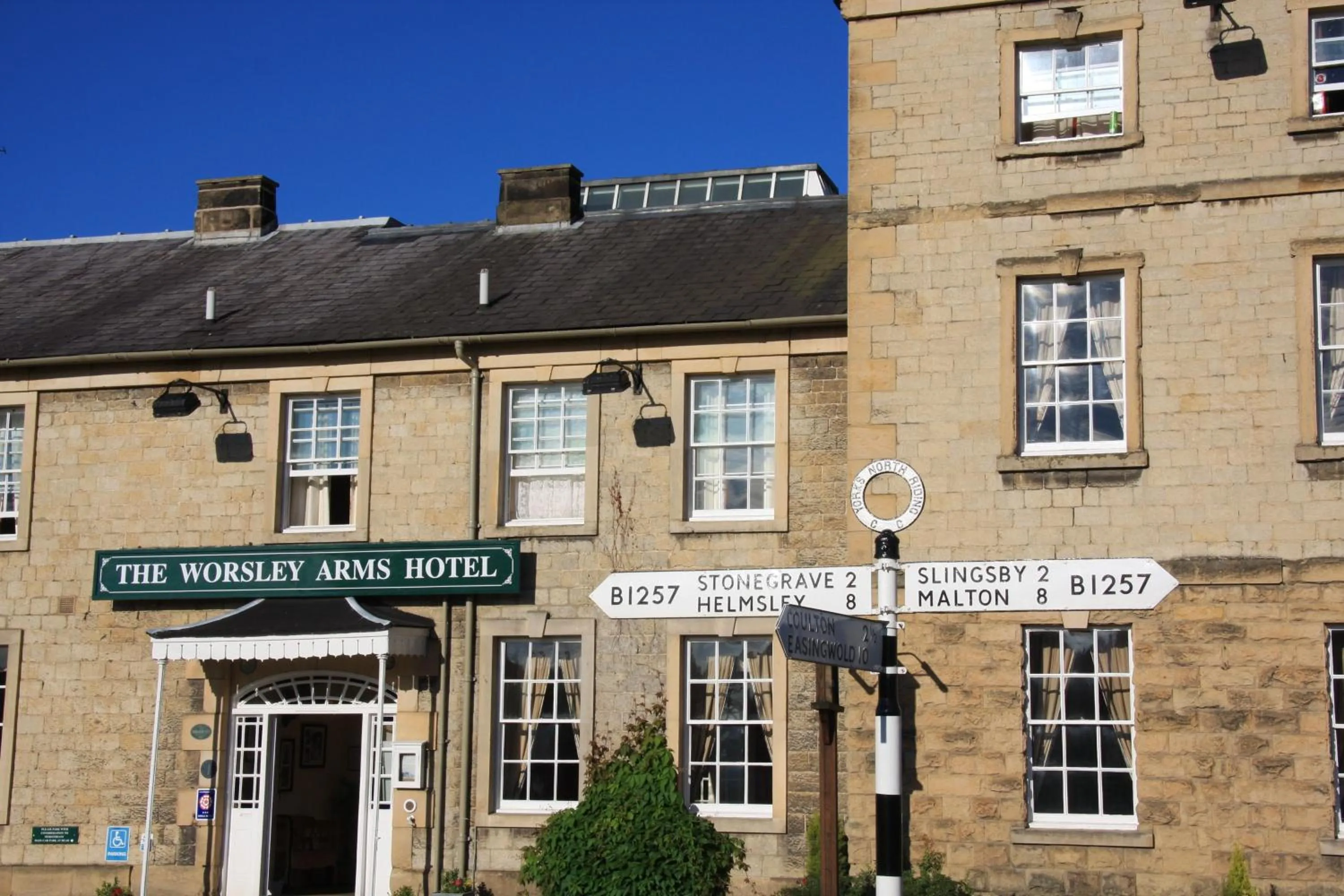 Facade/entrance in Worsley Arms Hotel