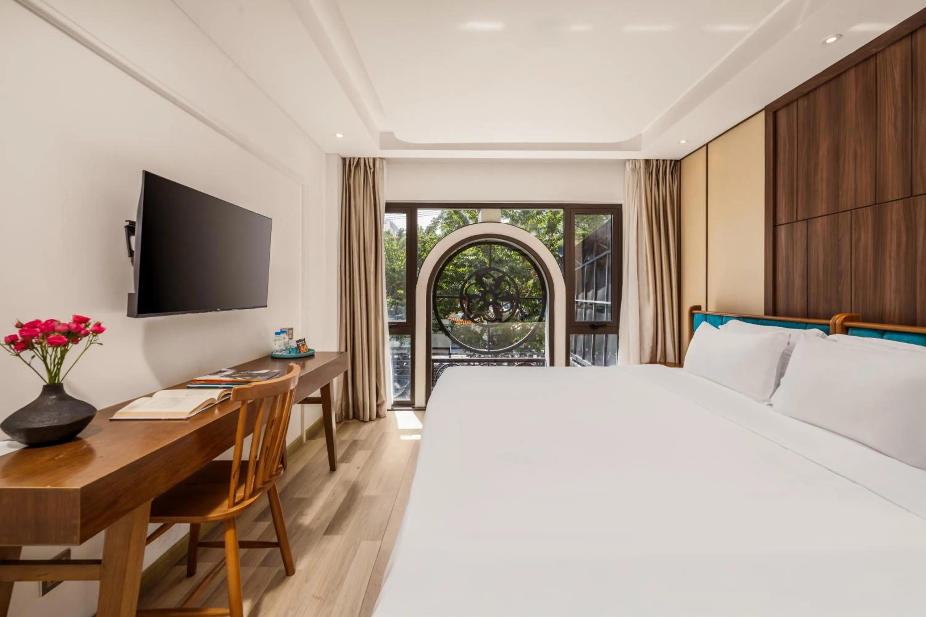 Bed in Brilliant Majestic Hotel