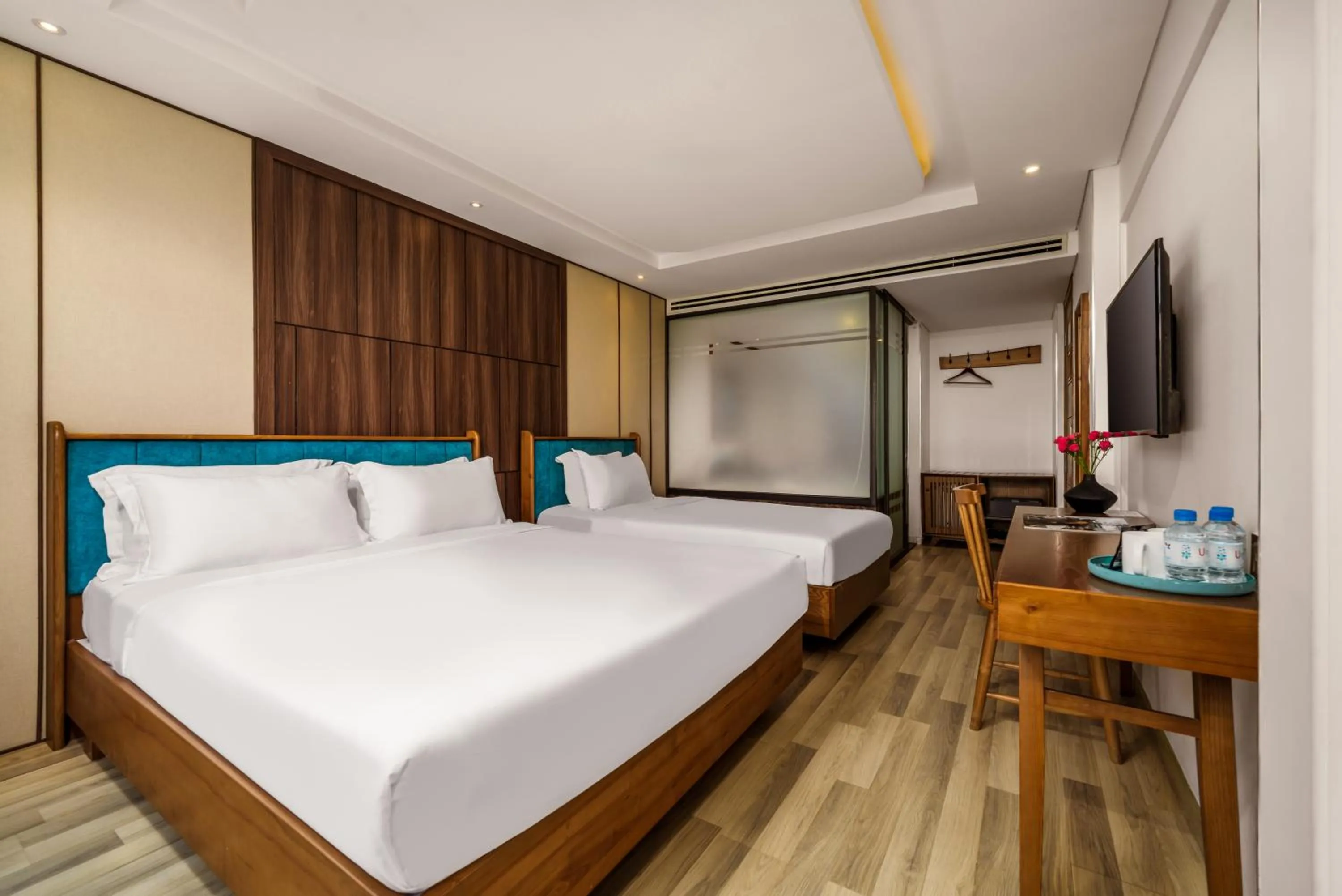 Photo of the whole room, Bed in Brilliant Majestic Hotel