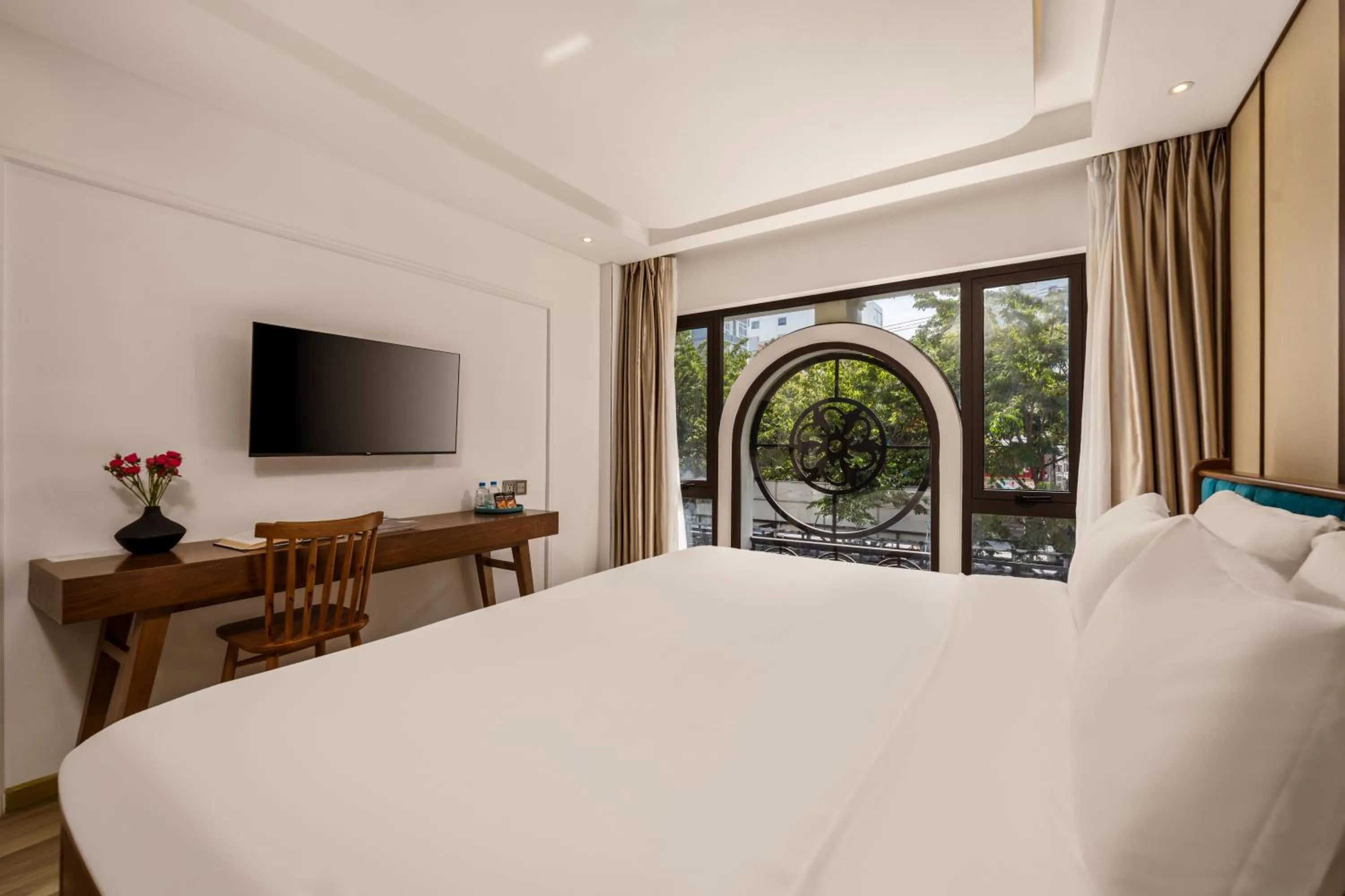 Bed in Brilliant Majestic Hotel