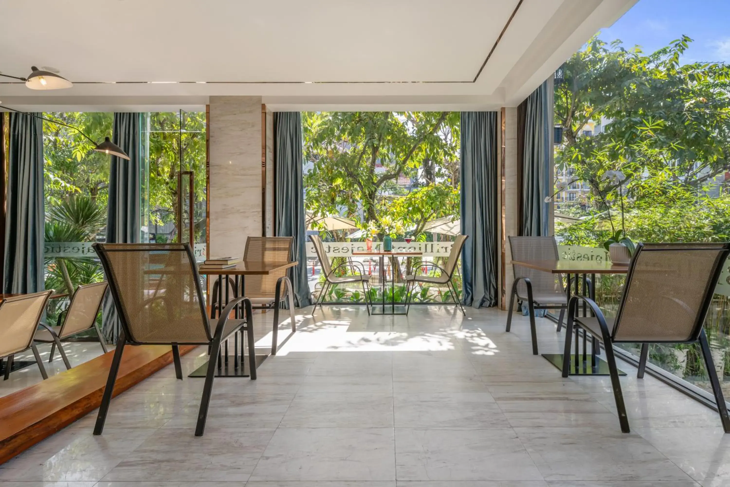 Restaurant/places to eat in Brilliant Majestic Hotel Restaurant/places to eat in Brilliant Majestic Hotel