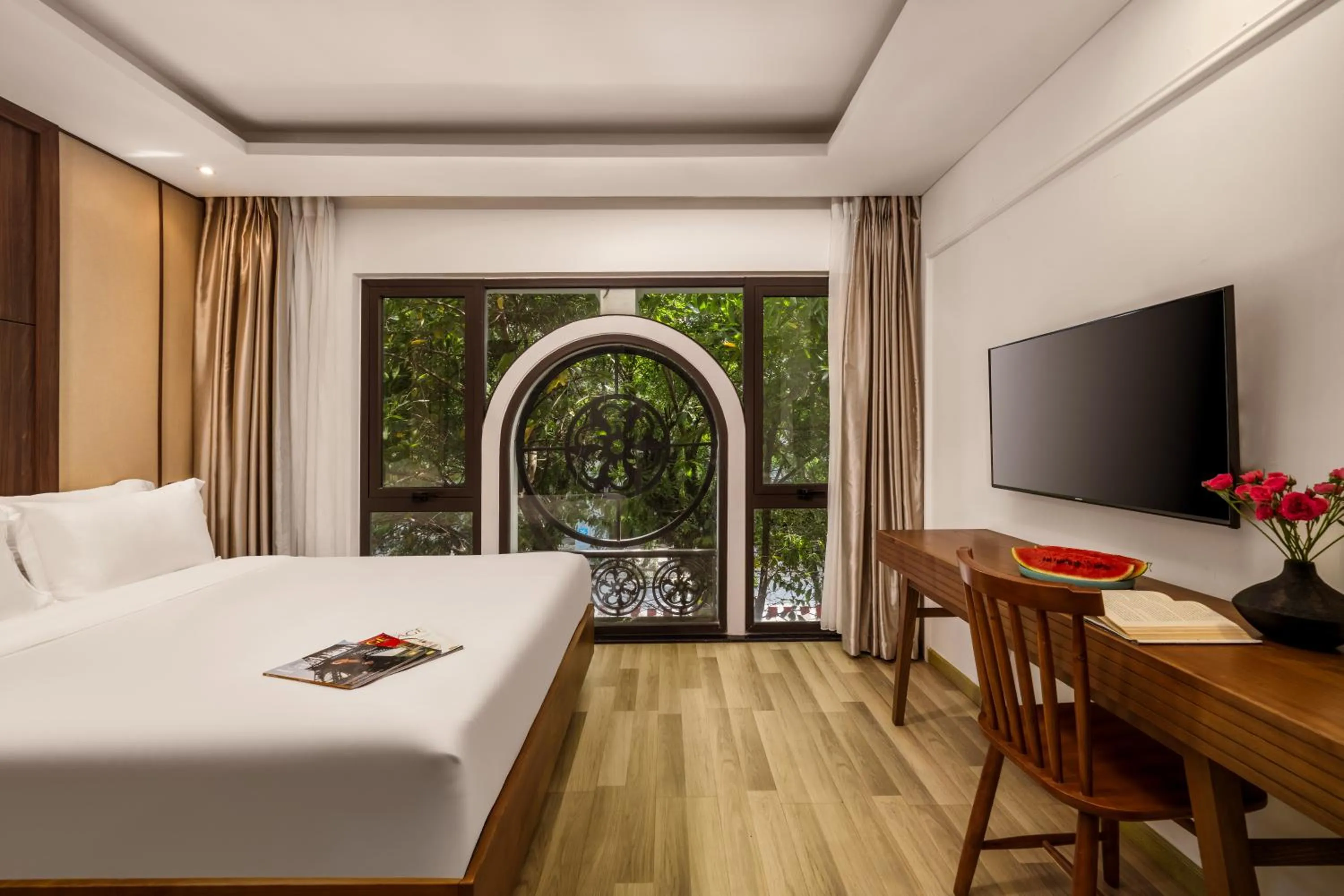 Bed in Brilliant Majestic Hotel