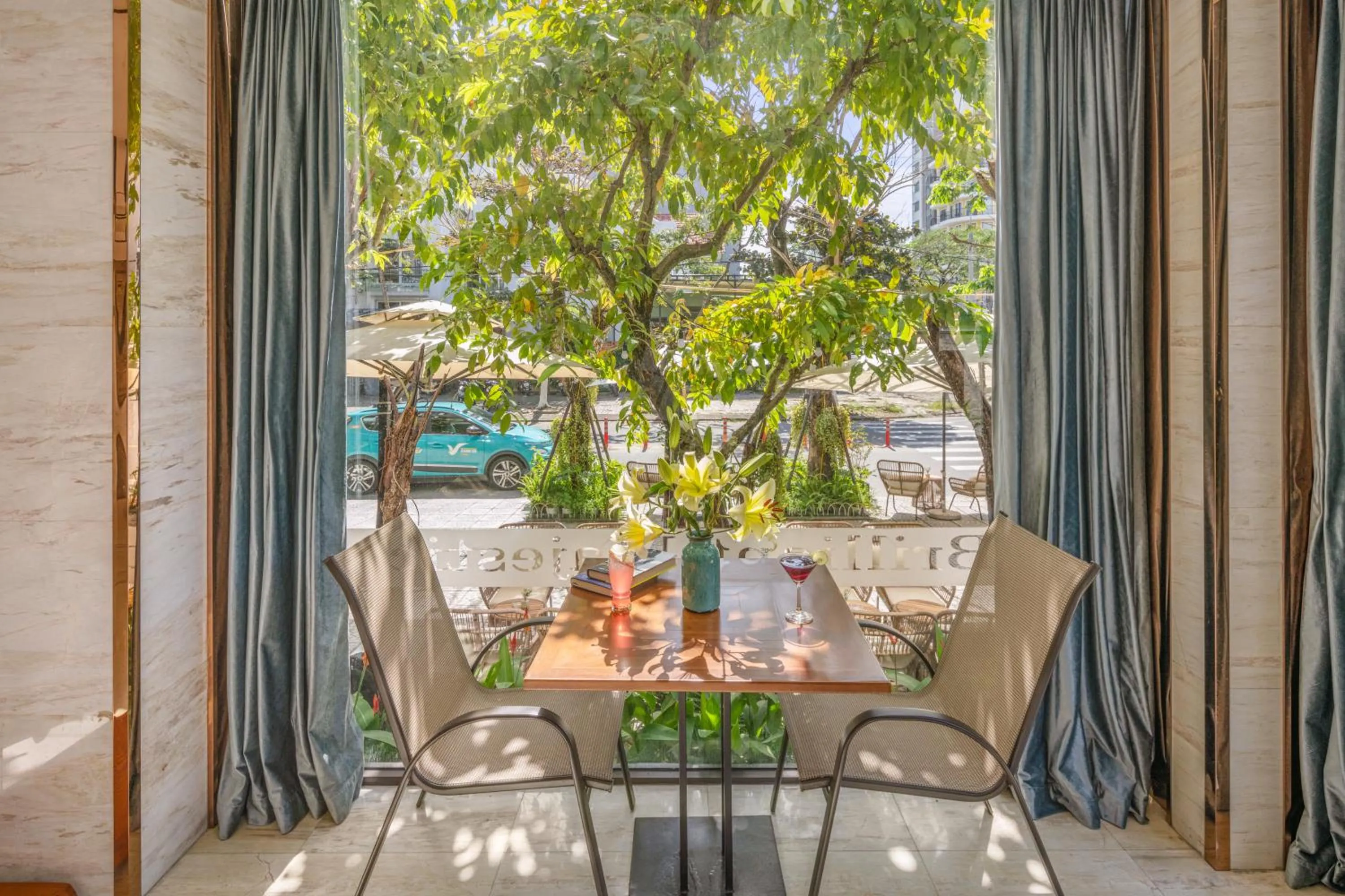 Restaurant/places to eat in Brilliant Majestic Hotel