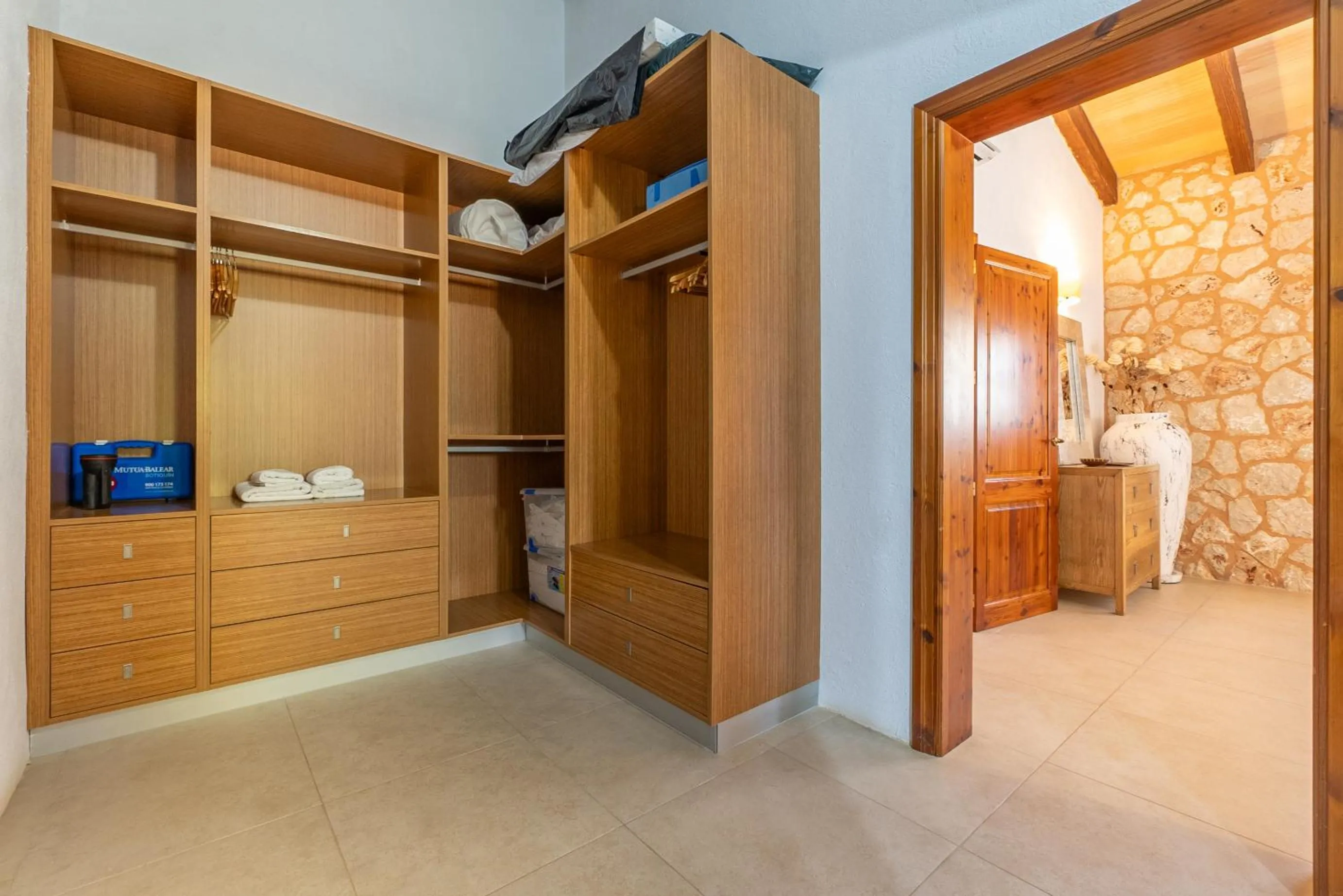 wardrobe in Villa Muro Garden