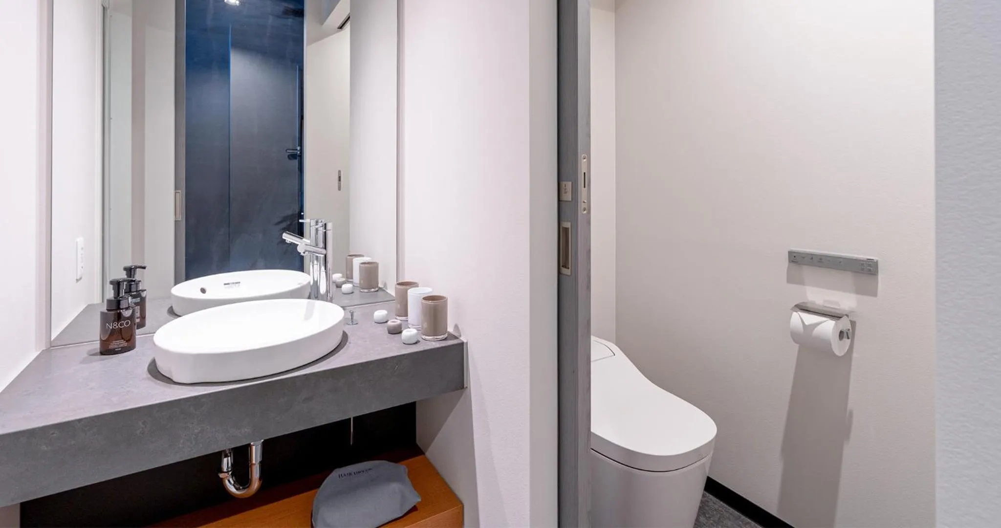 Toilet in Grids Premium Hotel Kumamoto