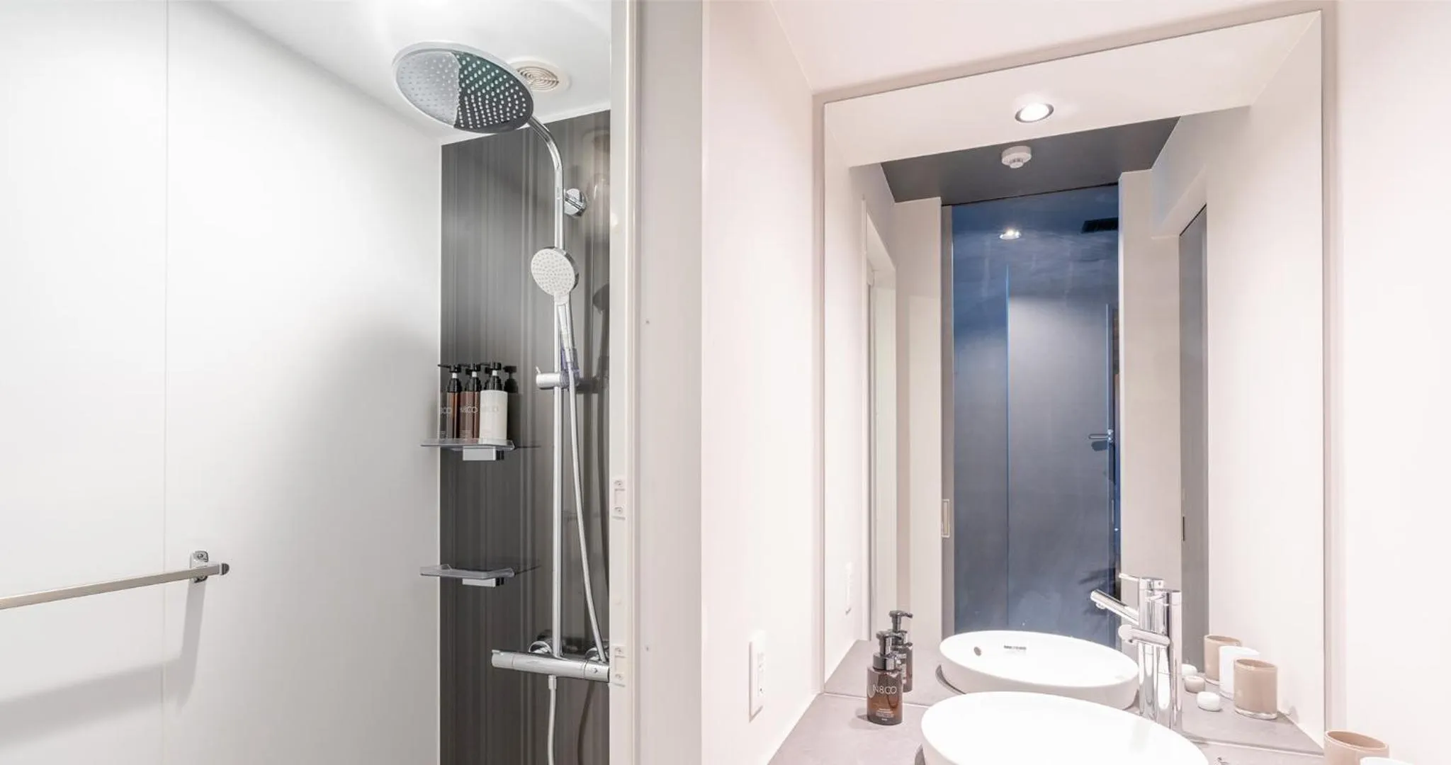 Shower in Grids Premium Hotel Kumamoto